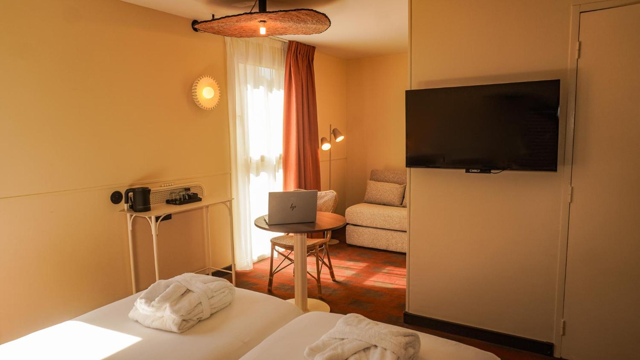 Classic Triple Room with Two Singel and One Sofa Bed - Photo 7
