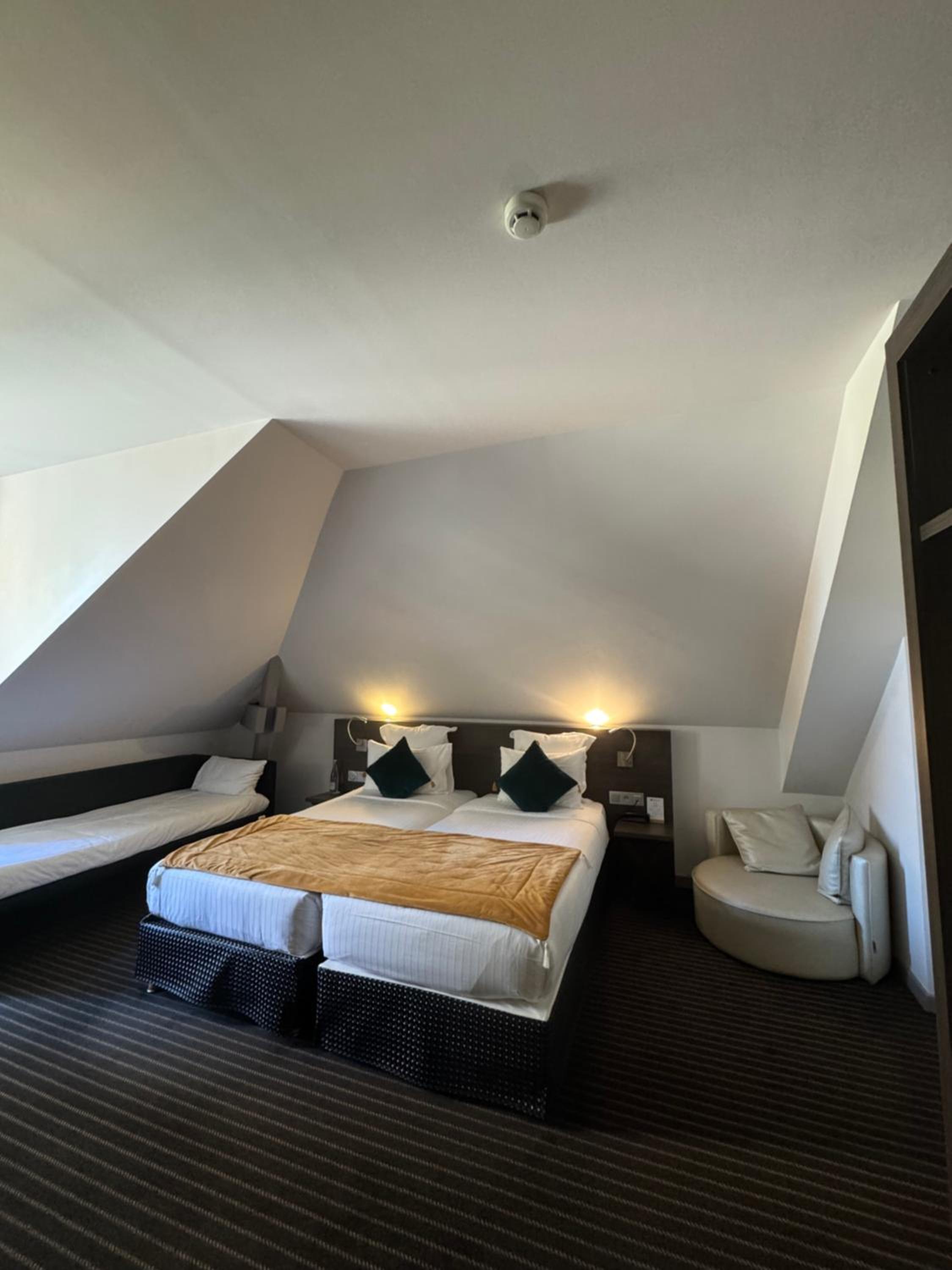 Superior Double Room with Two Single Beds - Non-Smoking - Photo 2