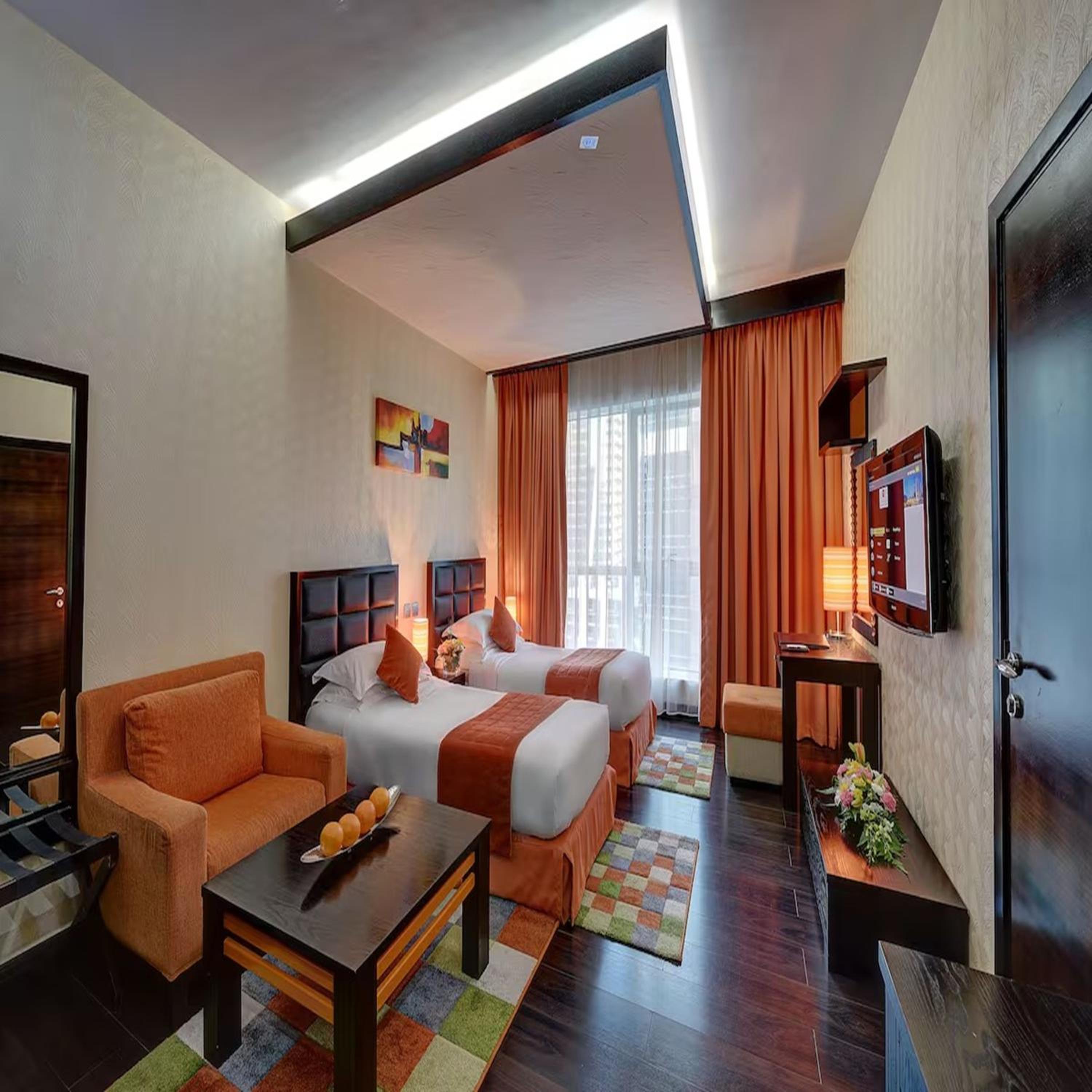 Deluxe Studio King Apartment photo 2