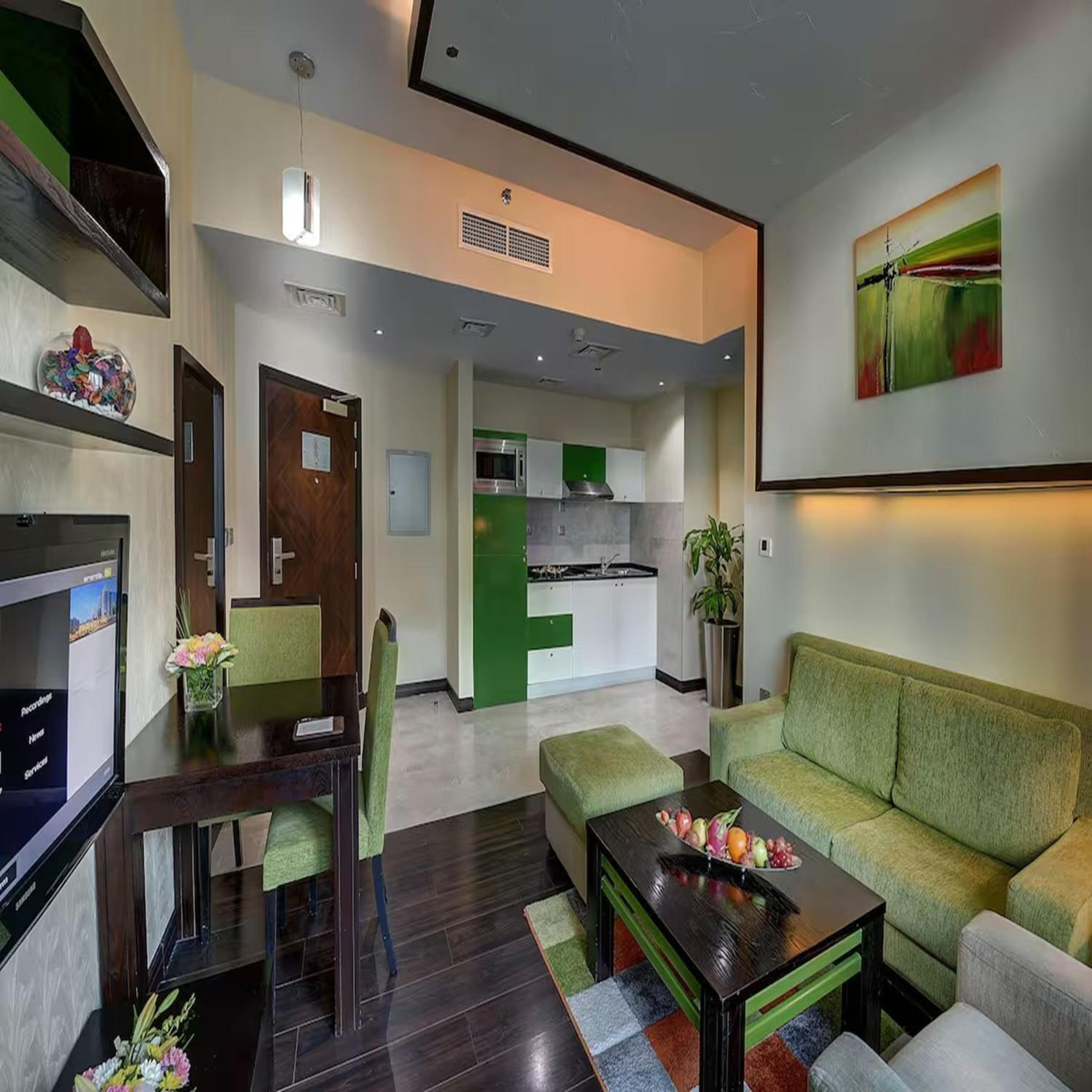 One-Bedroom Premier Apartment photo 2