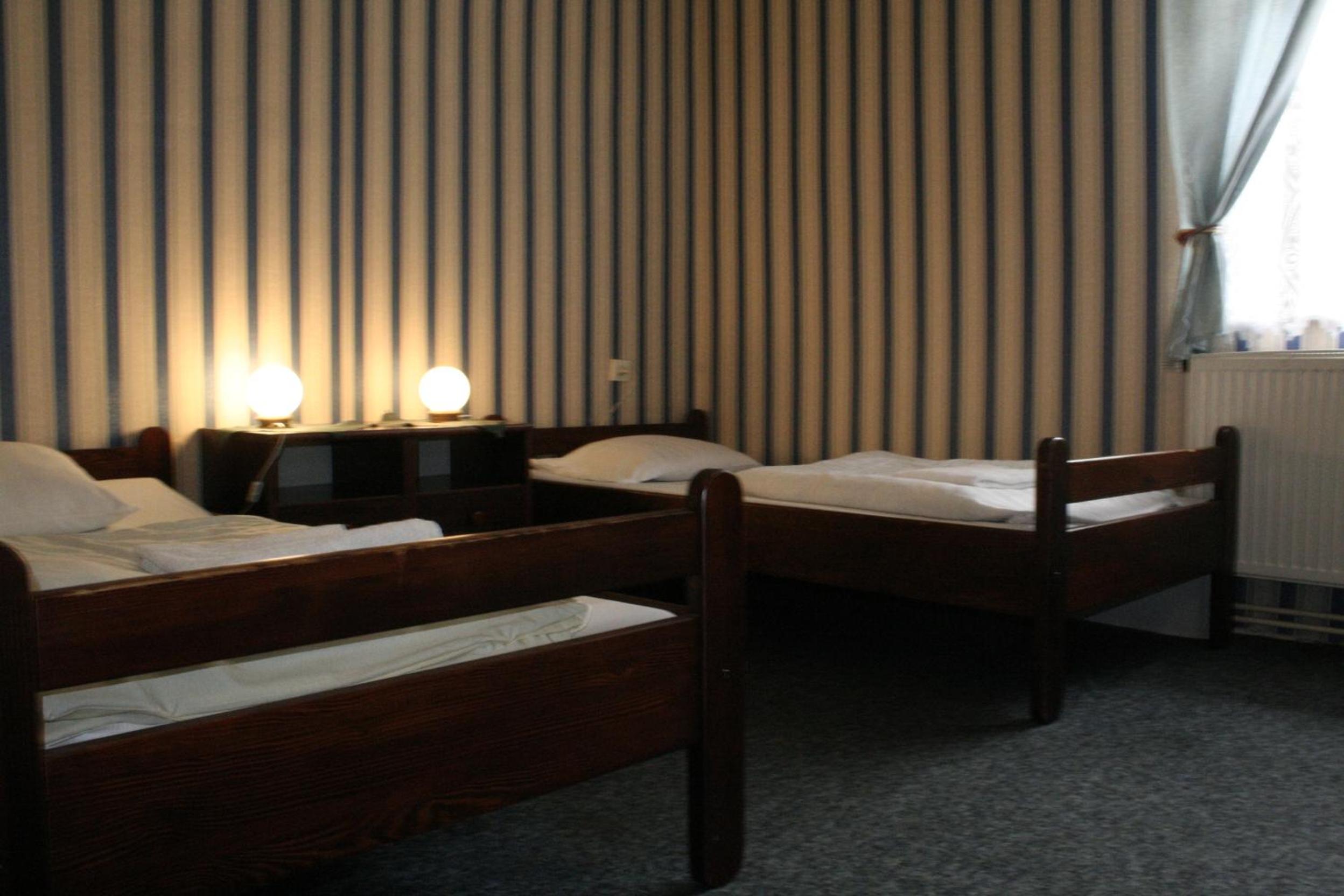 Economy Triple Room with 3 Single Beds photo 1