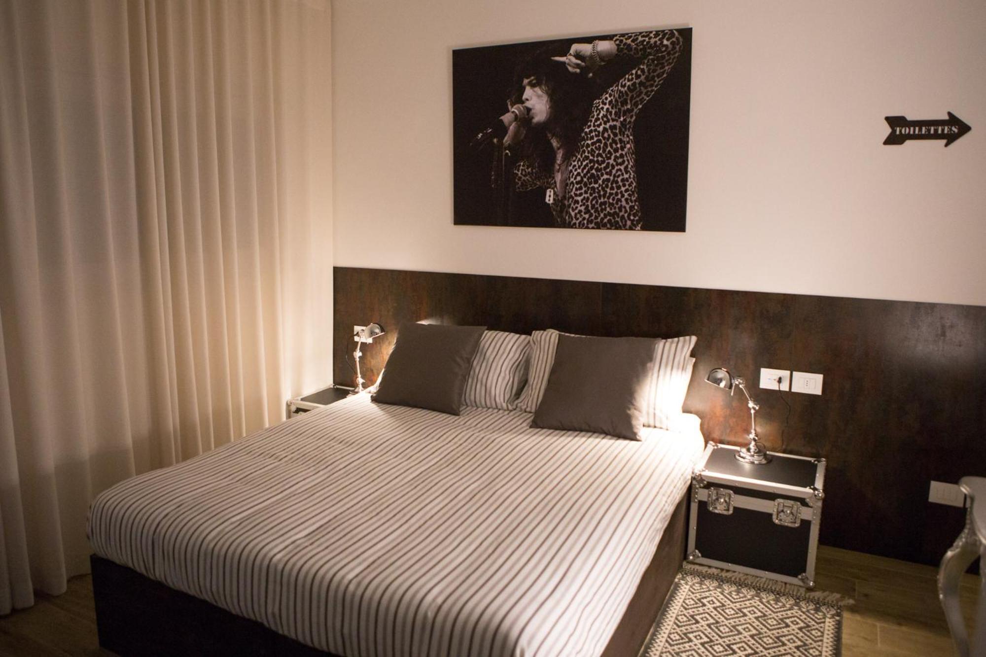 Deluxe Double Room with Shower
