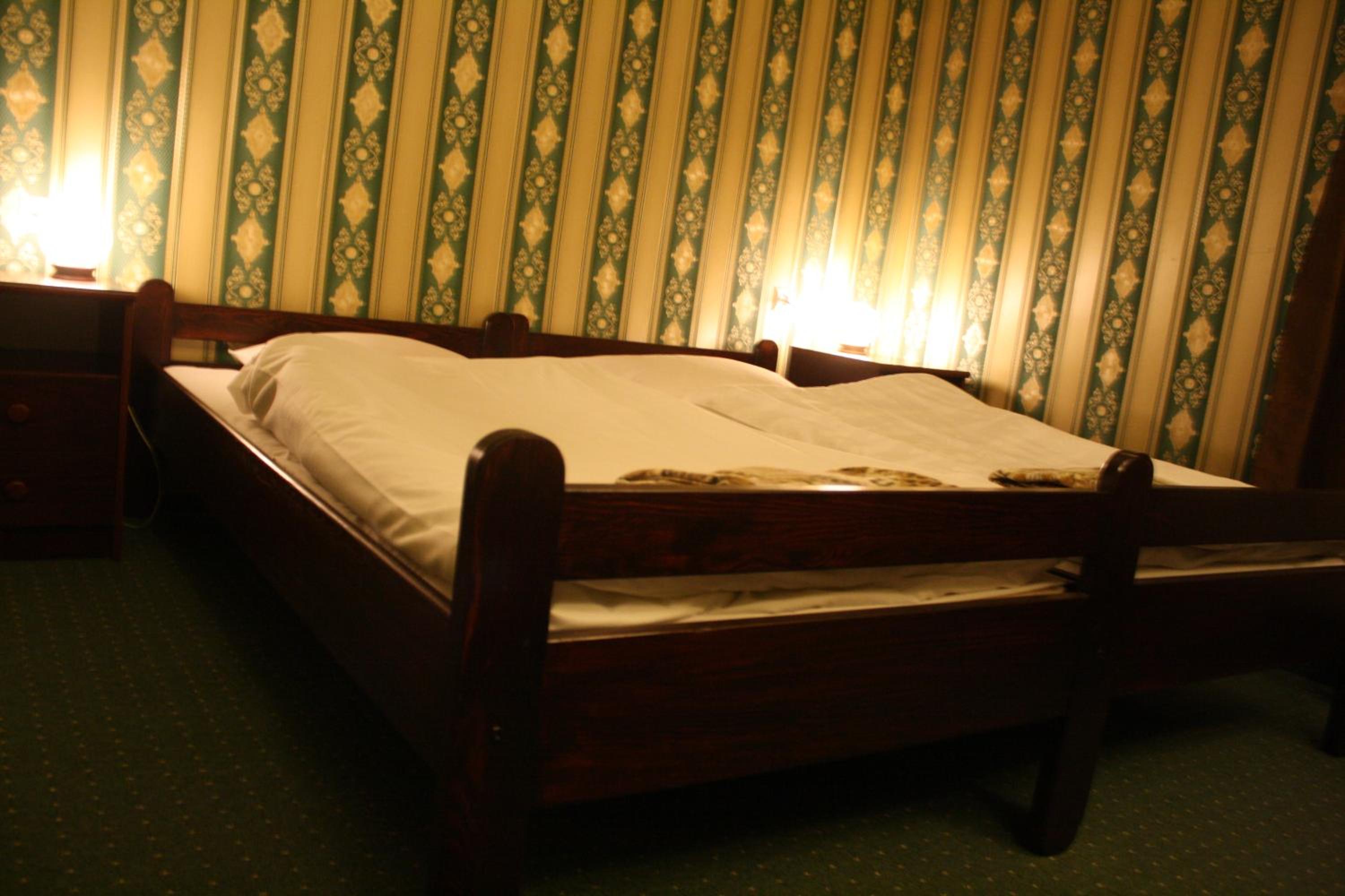 Economy Triple Room with 3 Single Beds photo 3