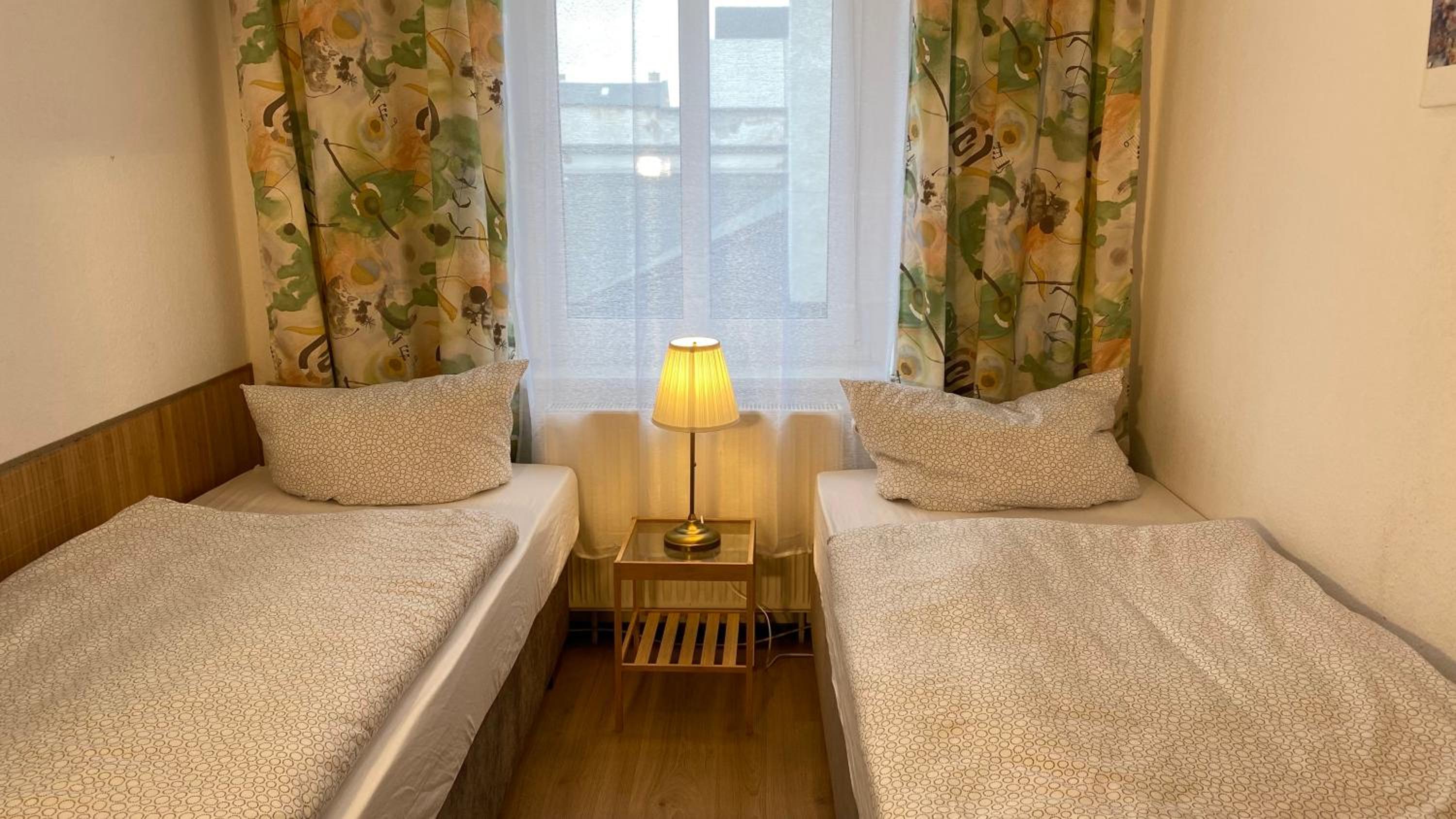 Budget Twin Room photo 3