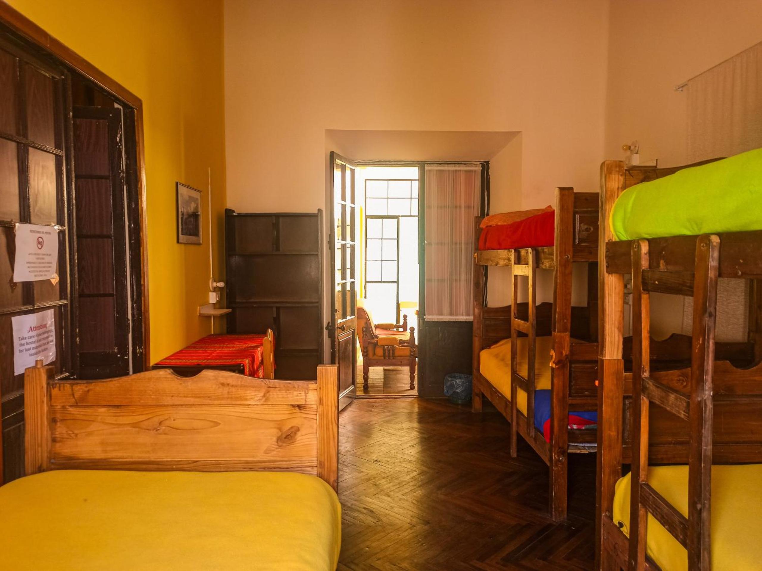6-Bed Mixed Dormitory Room photo 2