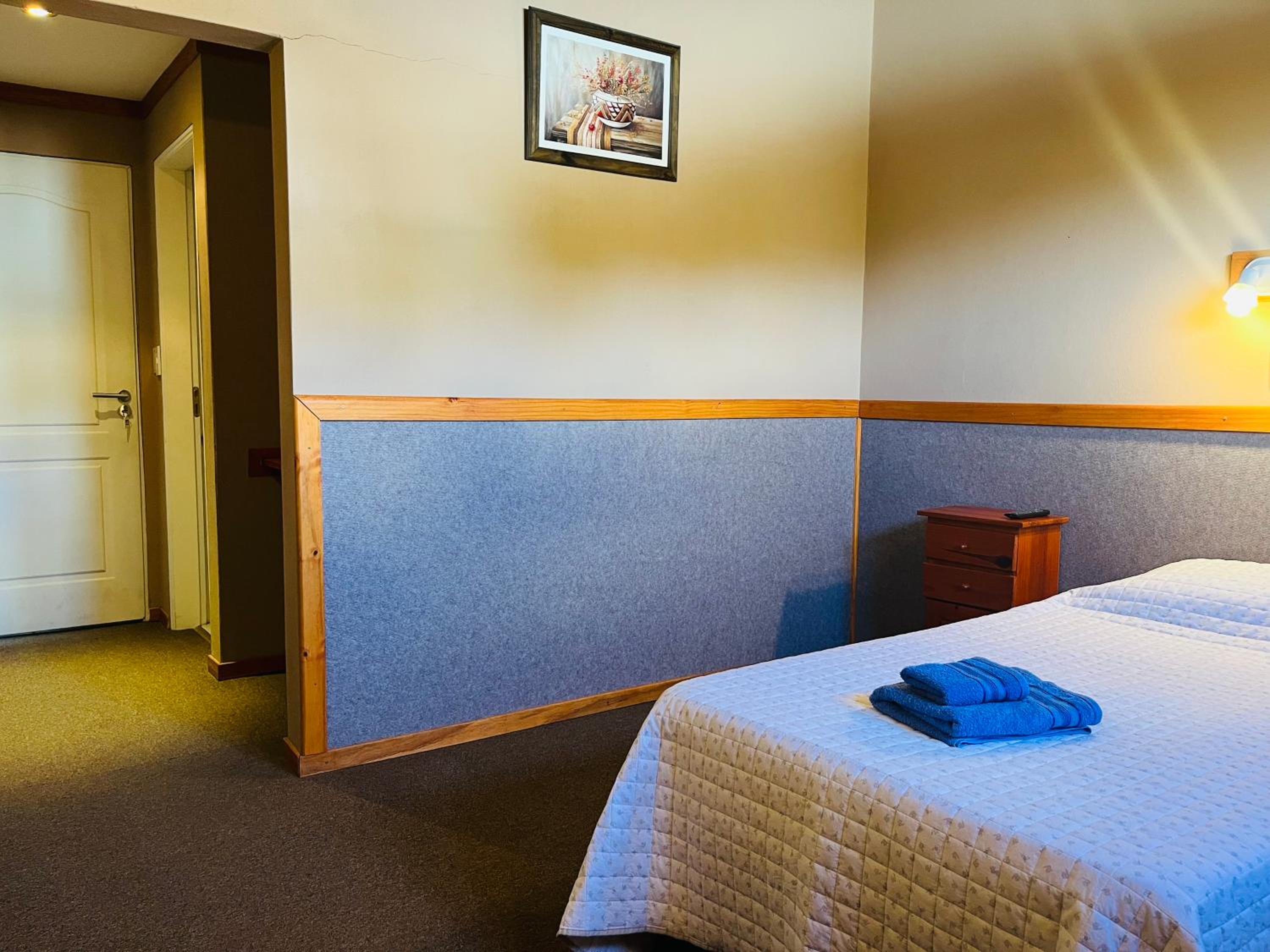 Single Room with Private Bathroom photo 1