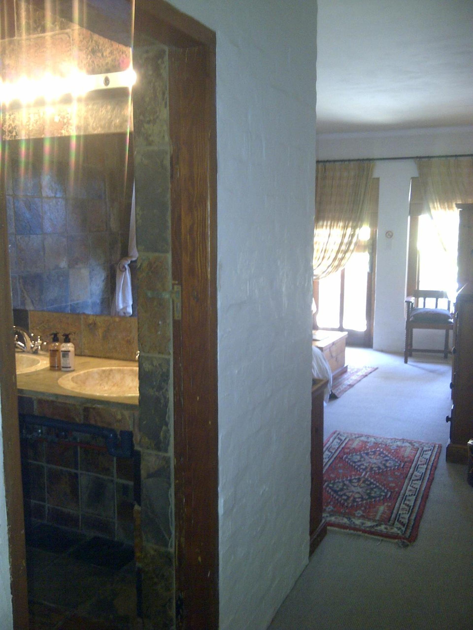 Honeymoon Suite - Photo 18
