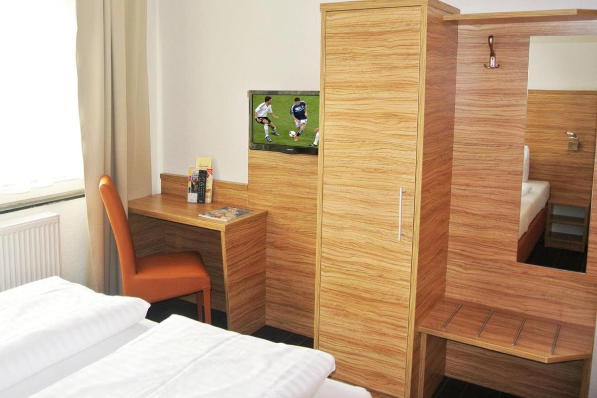 Budget Twin Room photo 3