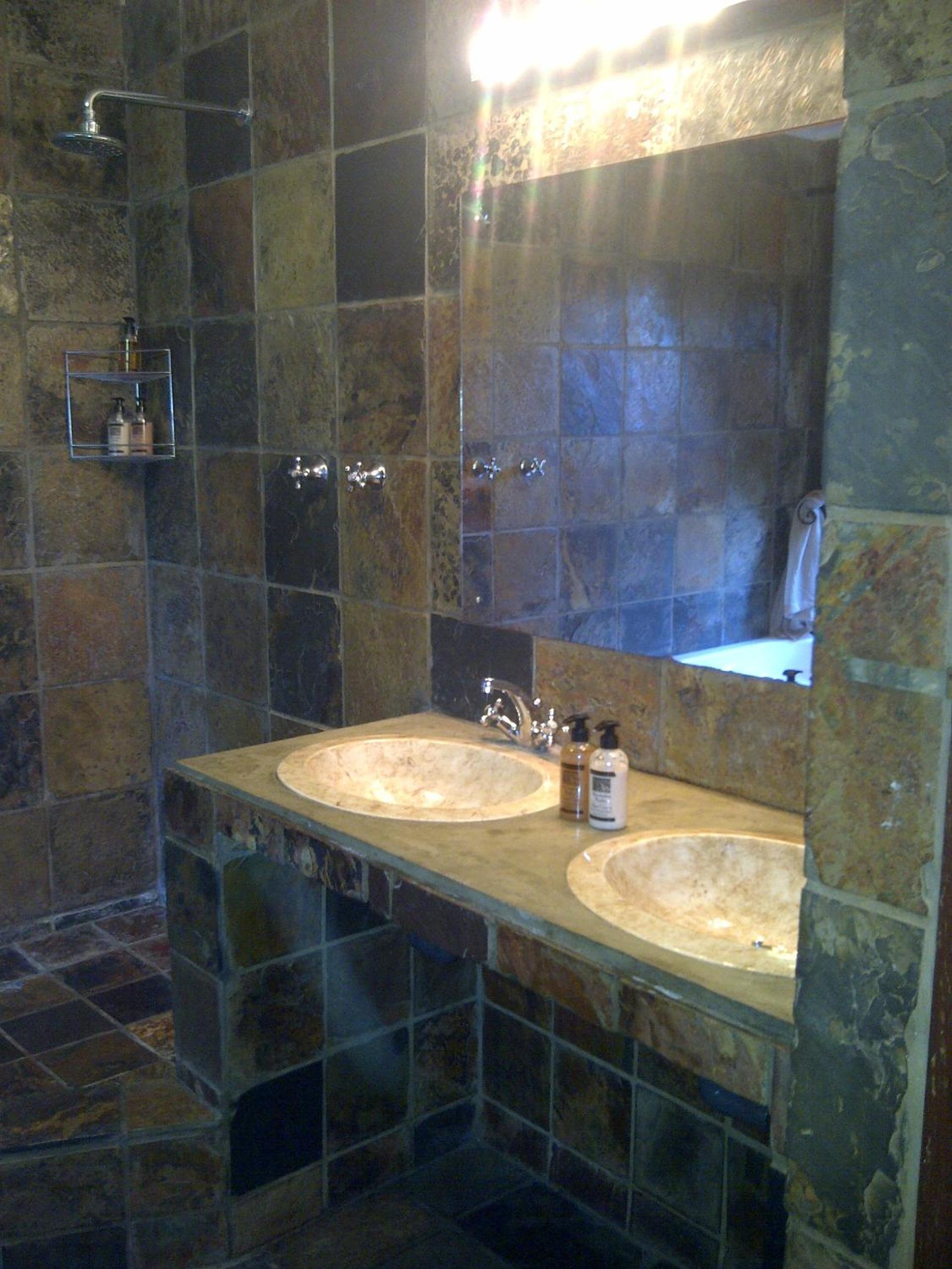 Honeymoon Suite - Photo 21