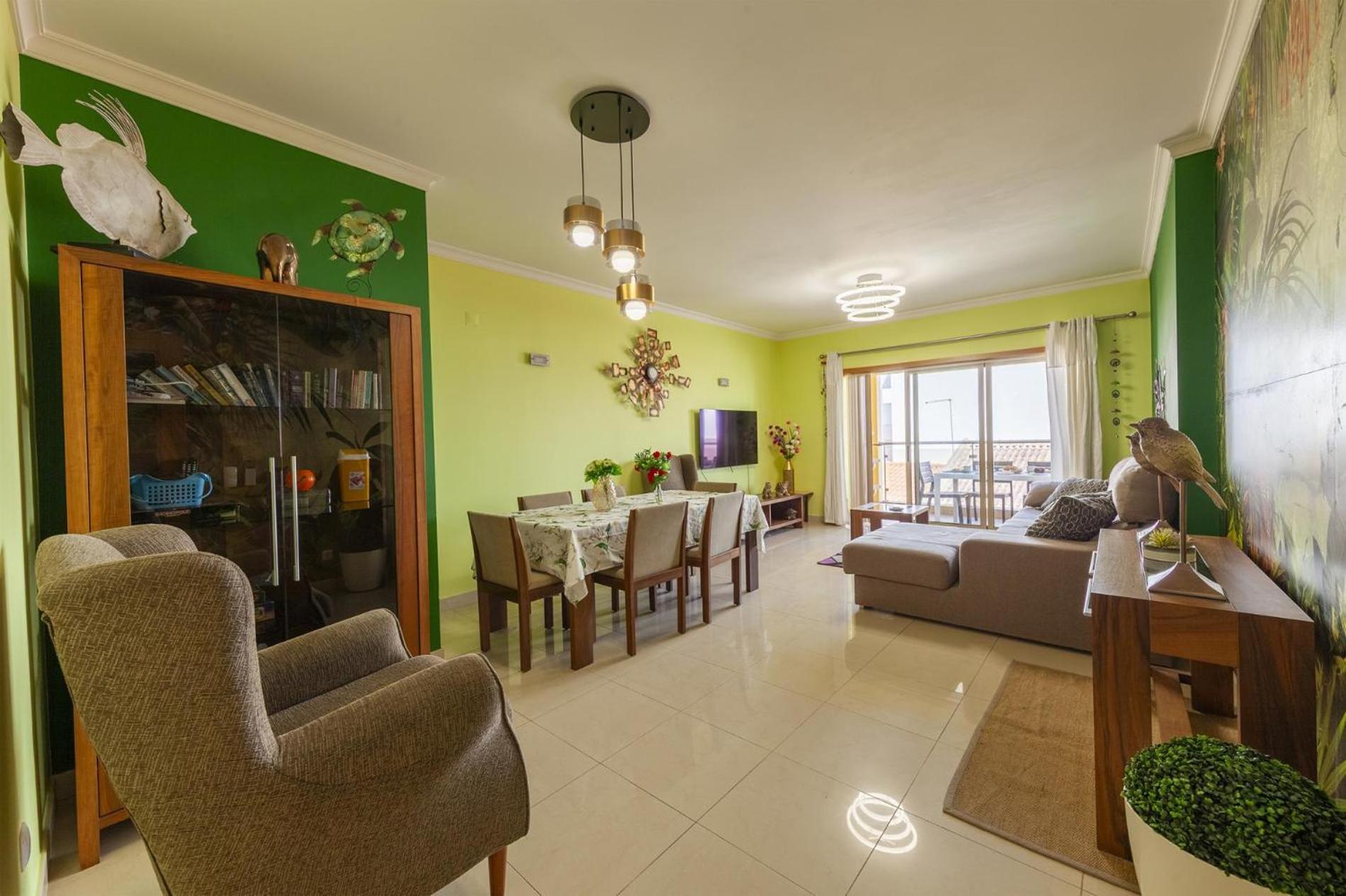Three-Bedroom Apartment with Balcony photo 1