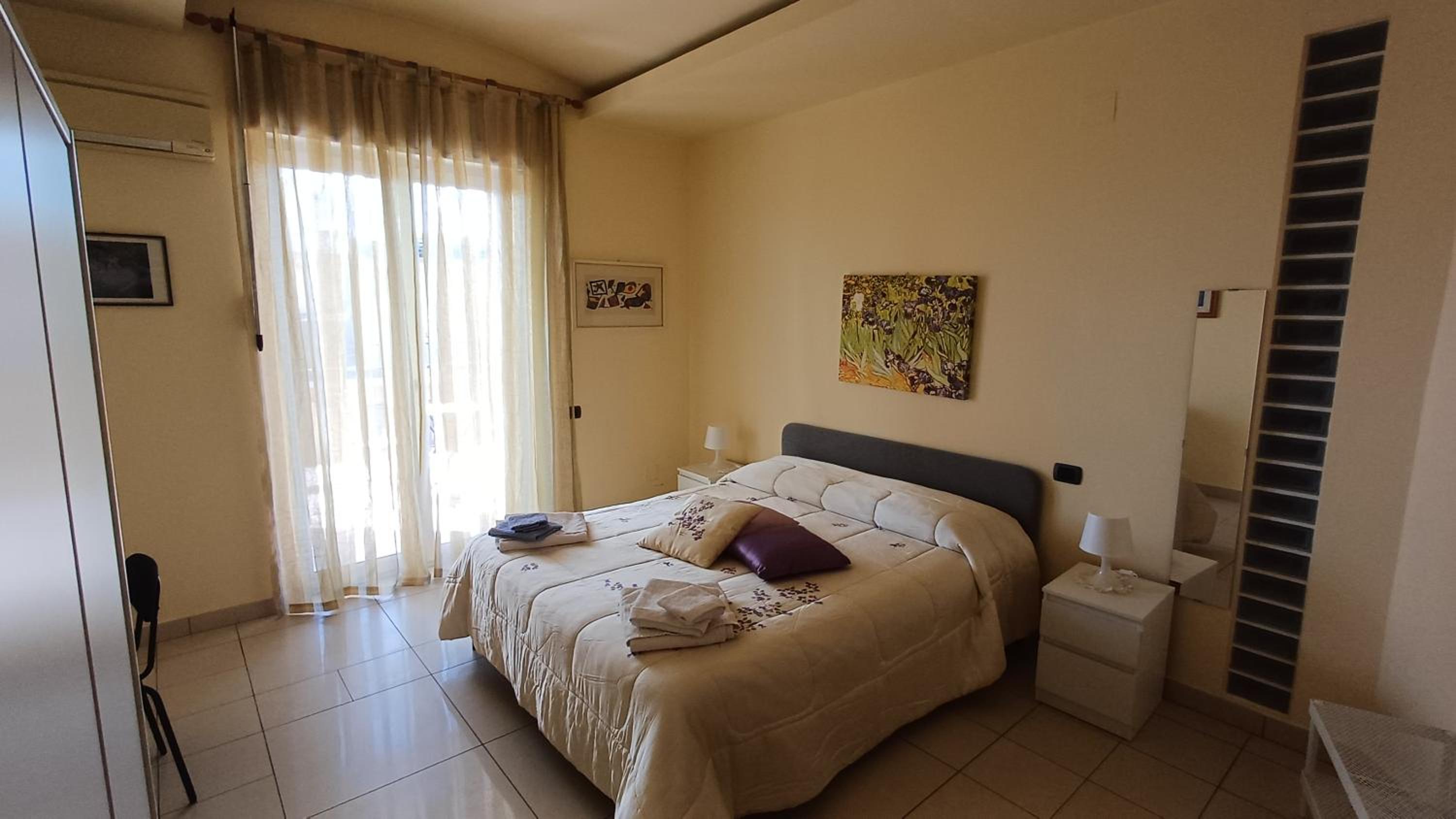 Camera Matrimoniale con Balcone e Bagno condiviso photo 1