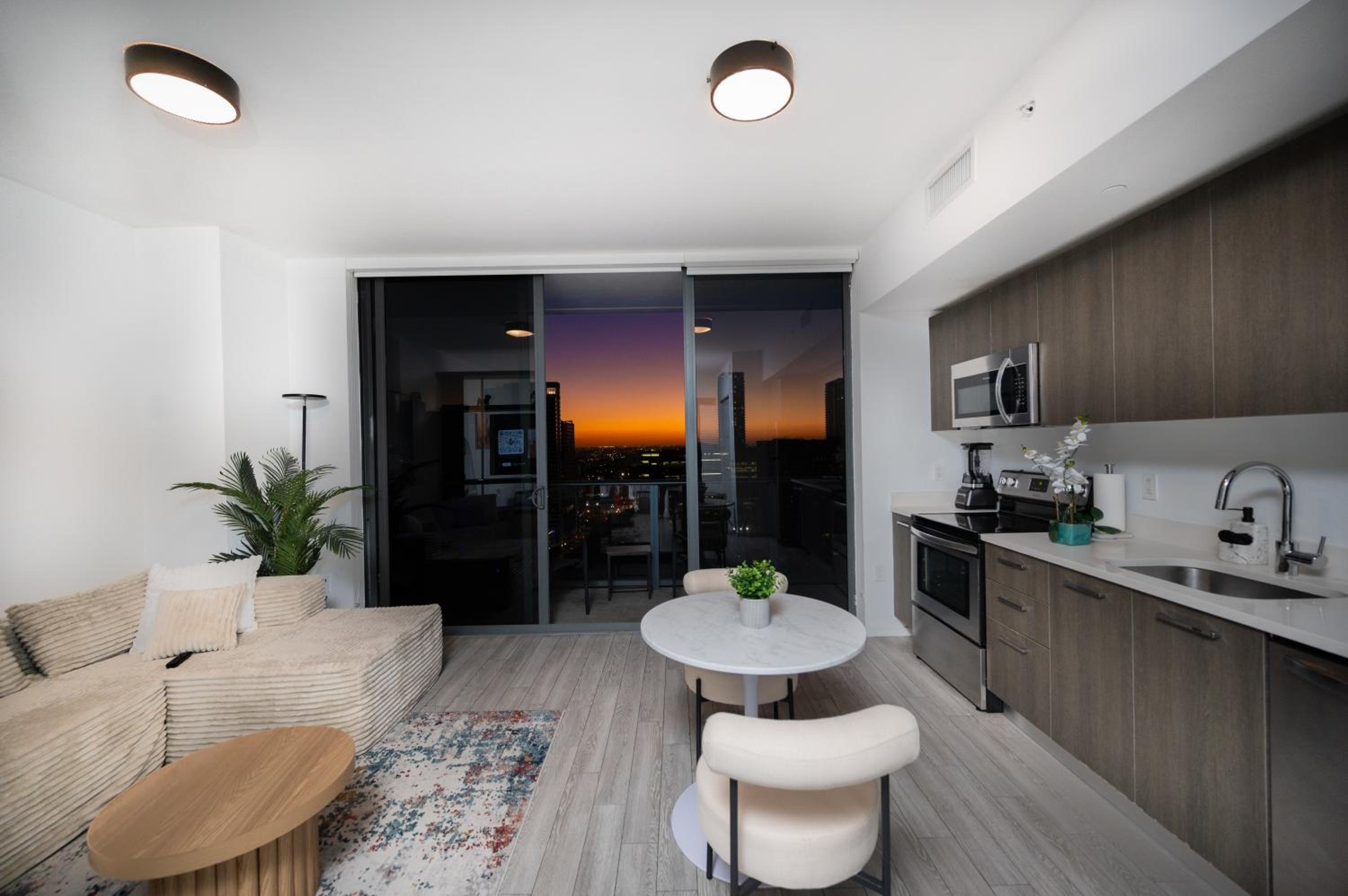 Two-Bedroom Deluxe Apartment with Balcony photo 2