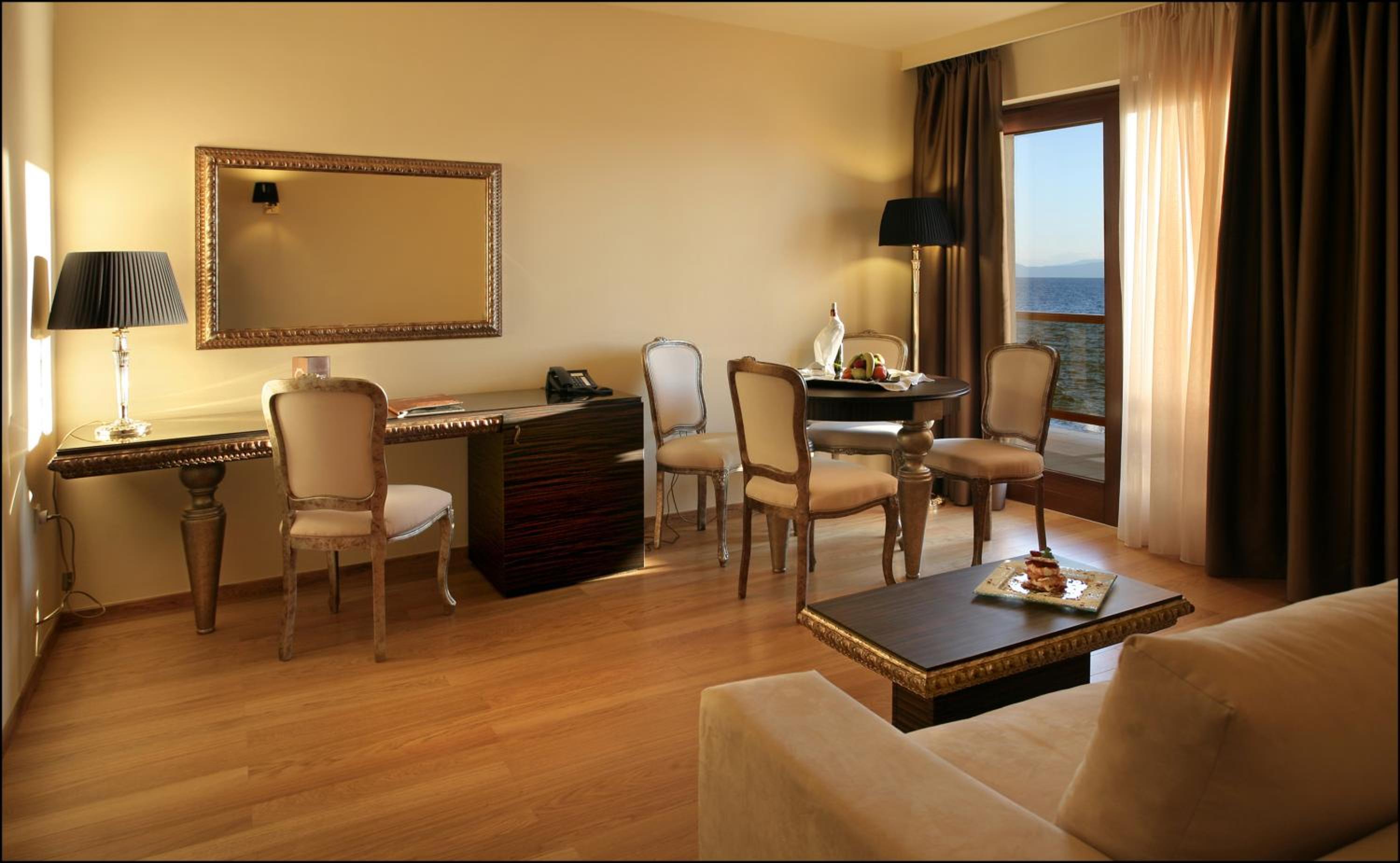 Deluxe Suite photo 1