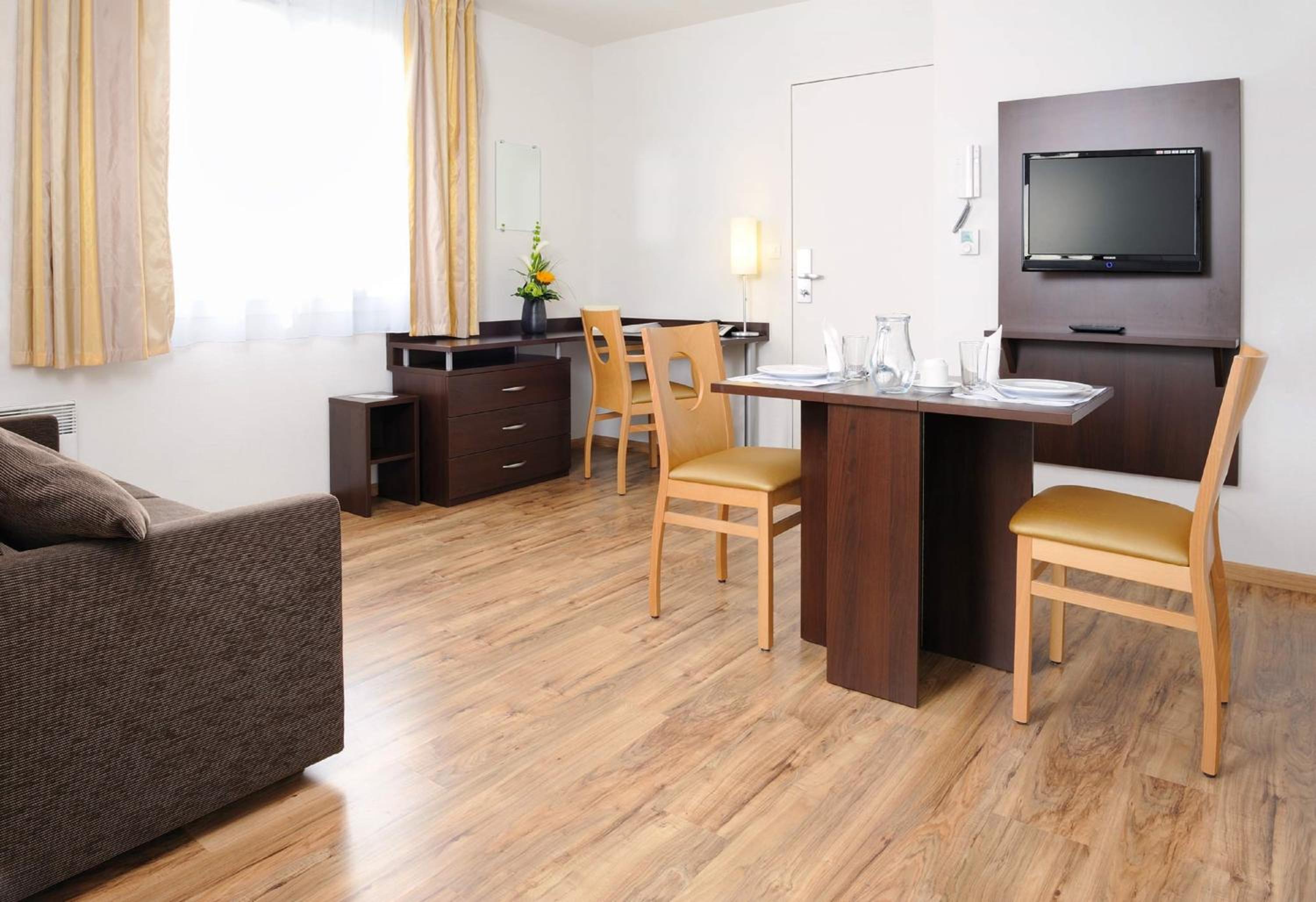 One-Bedroom Apartment (4 Adults) - Photo 10