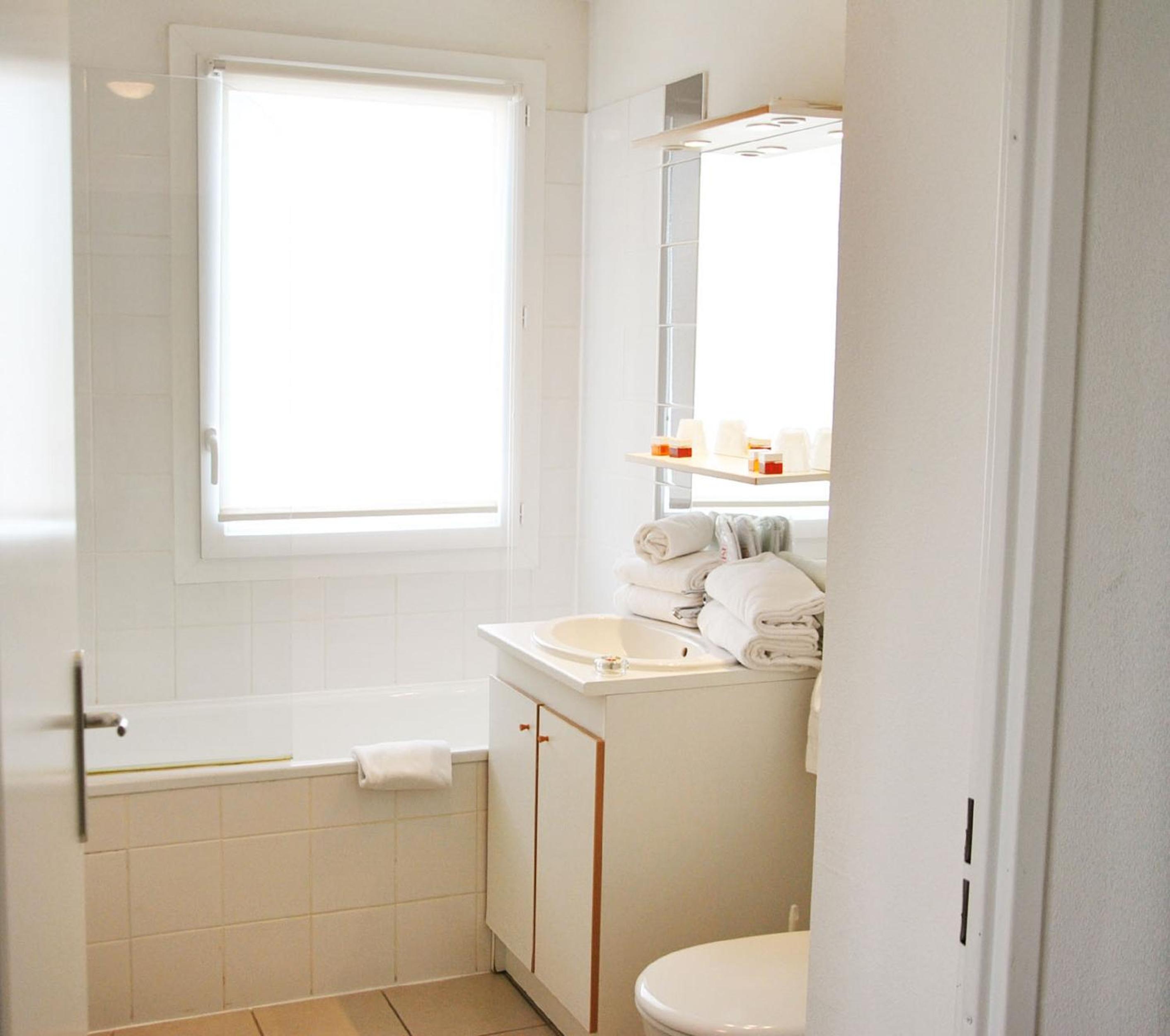 One-Bedroom Apartment (4 Adults) - Photo 3
