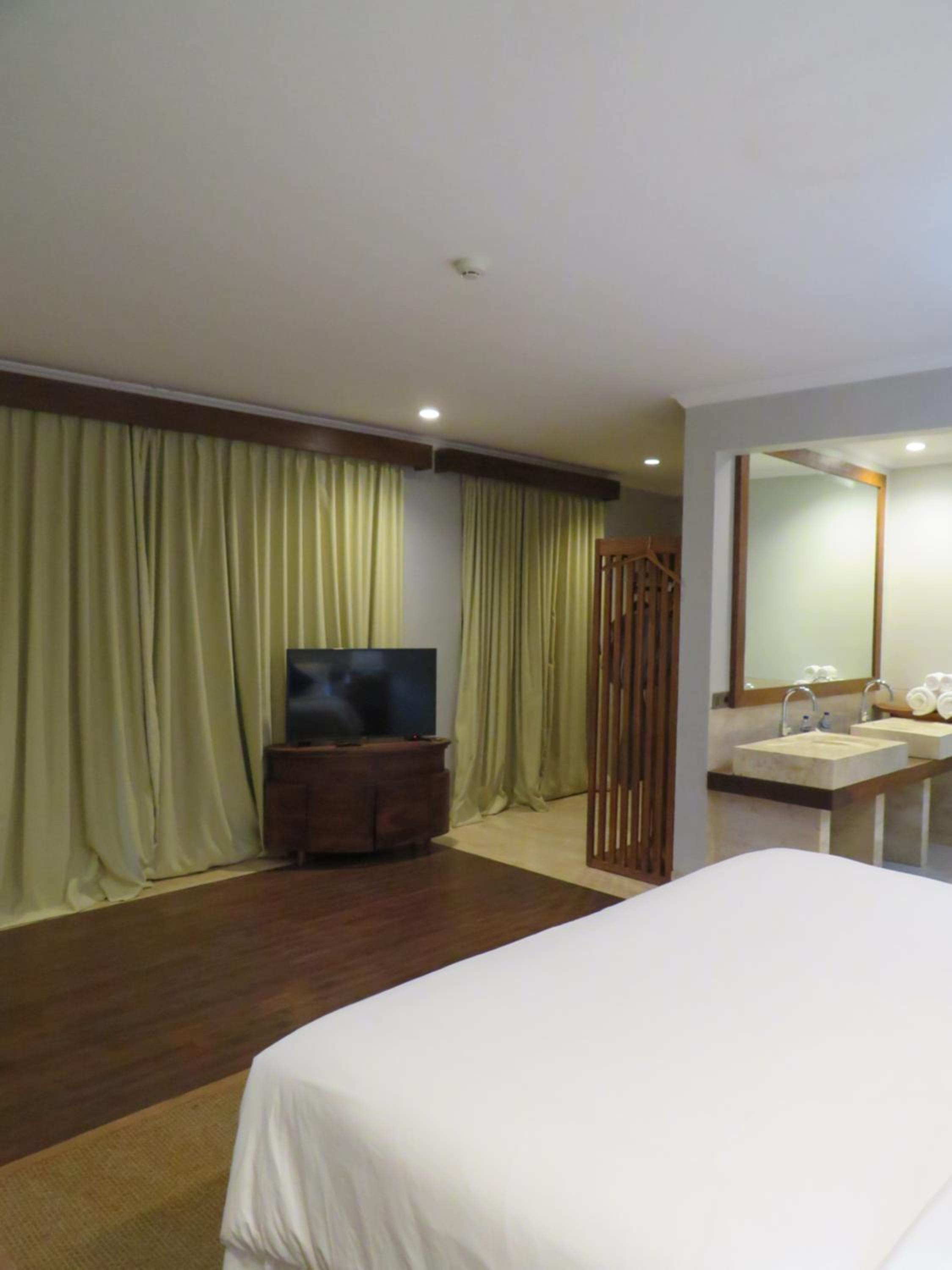 Deluxe Room Ocean View photo 3