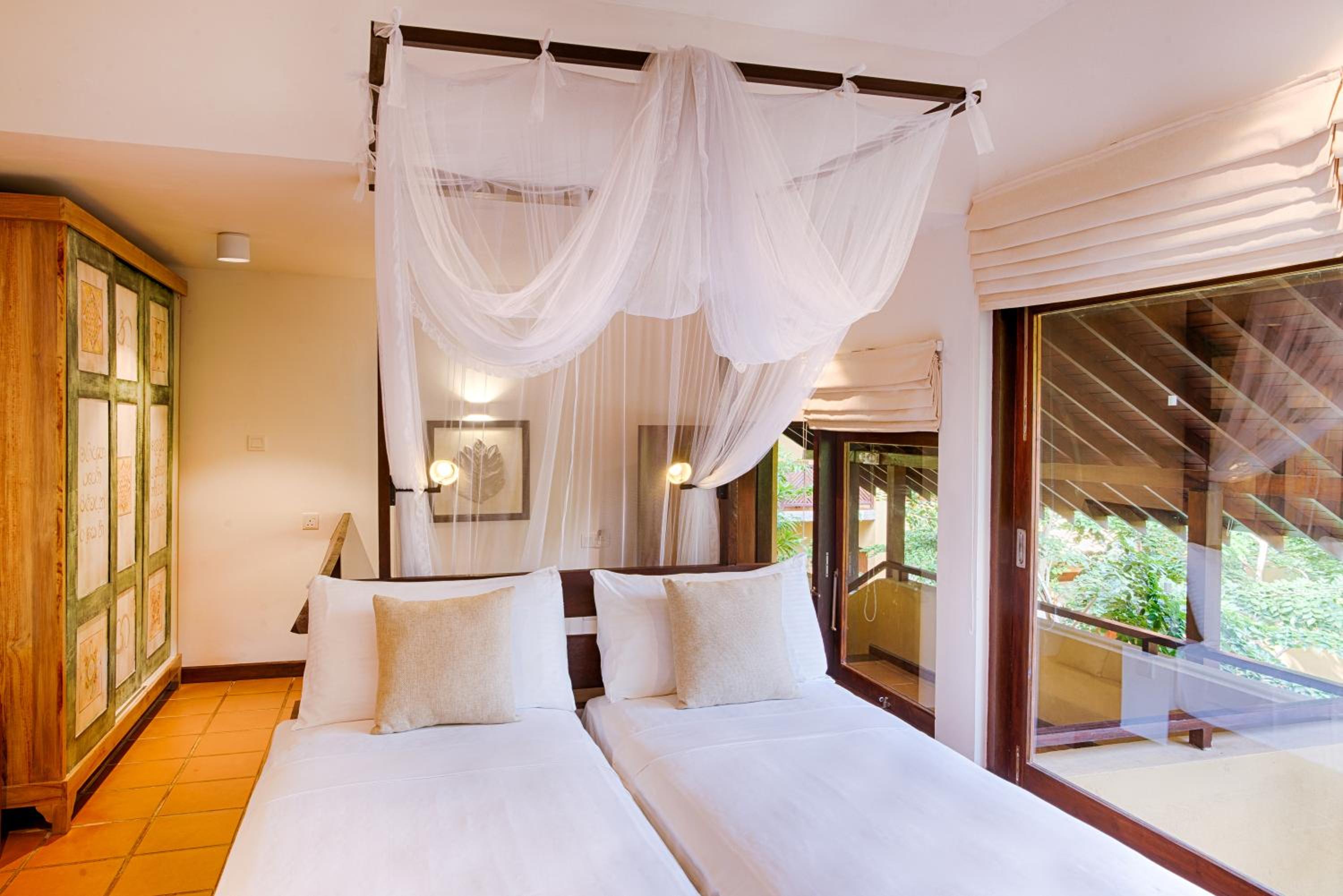 Classic Twin Room with treatments