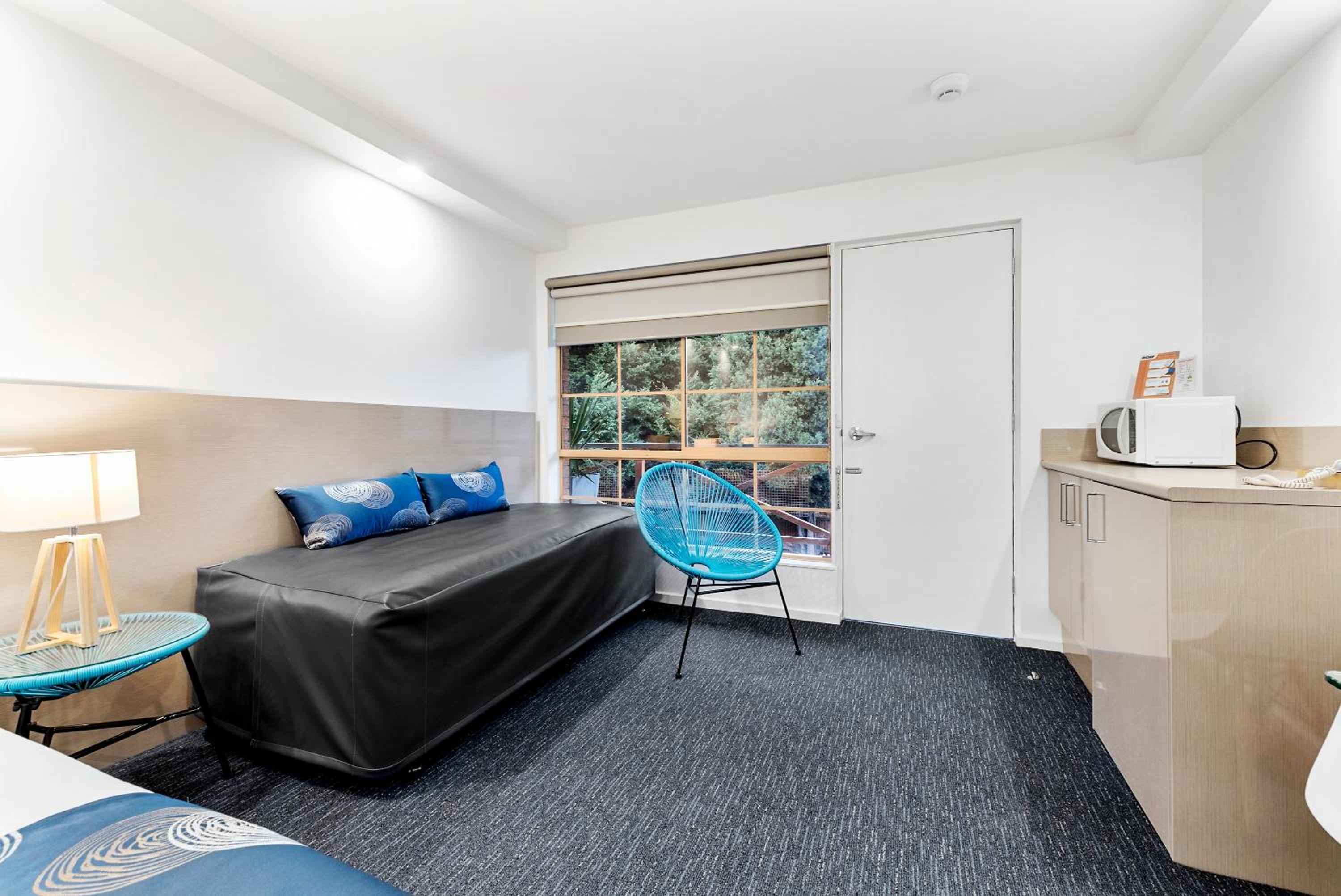 Deluxe Queen Room - Photo 6