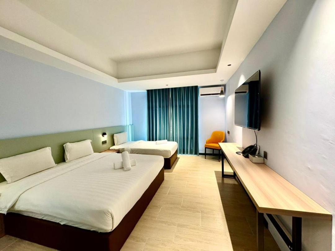 Deluxe Double Room with Balcony - Photo 1