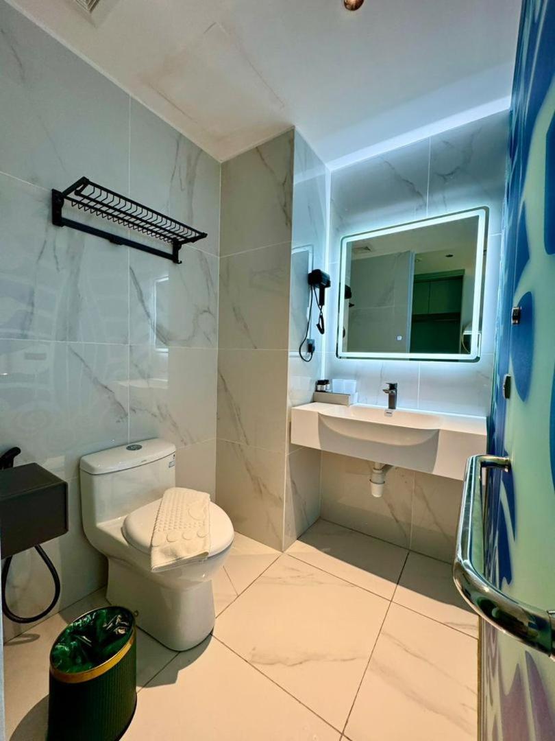 Deluxe Double Room with Balcony - Photo 4