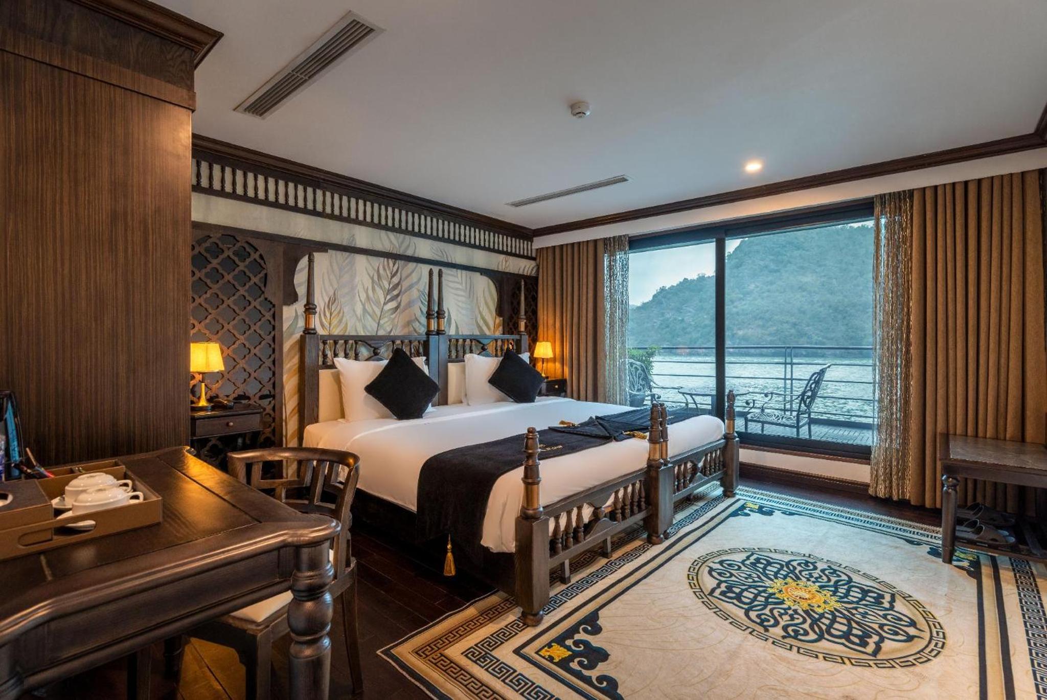 Junior Suite with Pool View photo 1