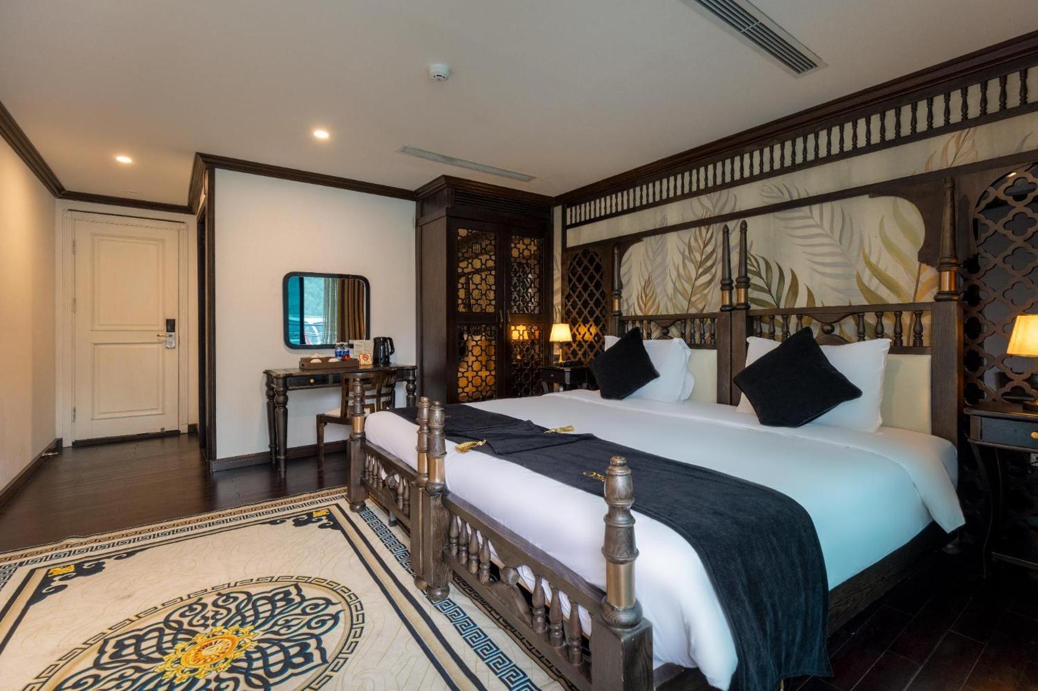 Junior Suite with Pool View photo 2