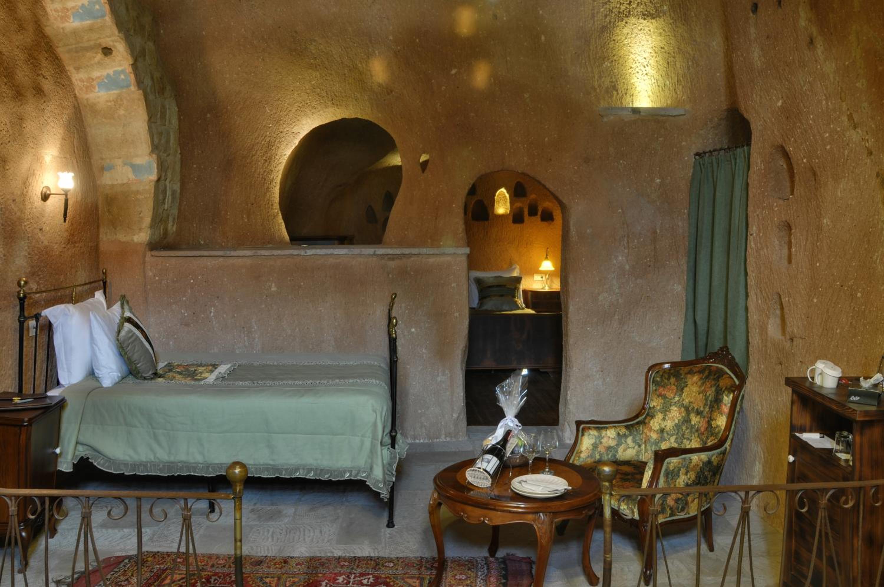 Deluxe Cave Room photo 2