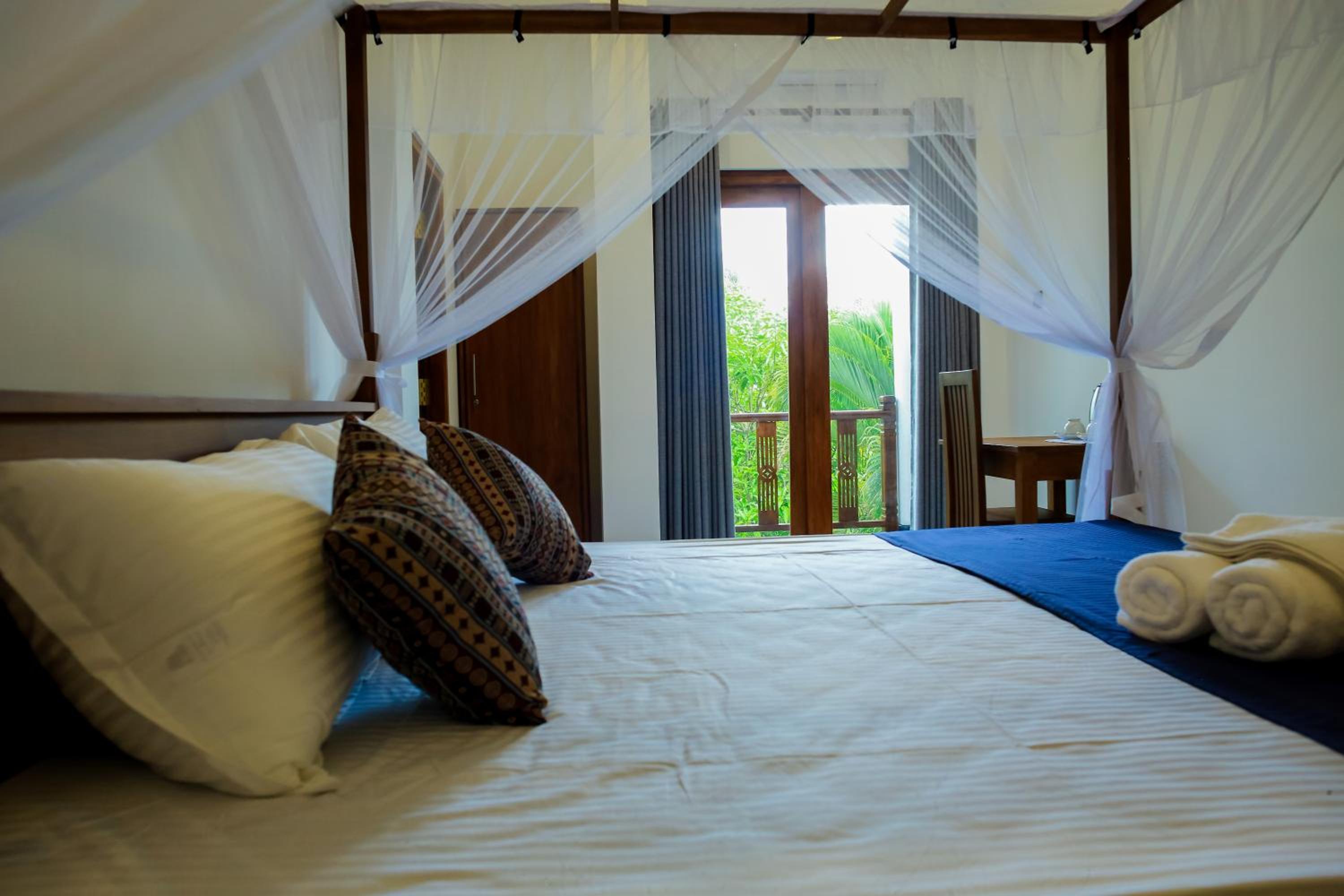 Deluxe Double Room with Balcony - Photo 3