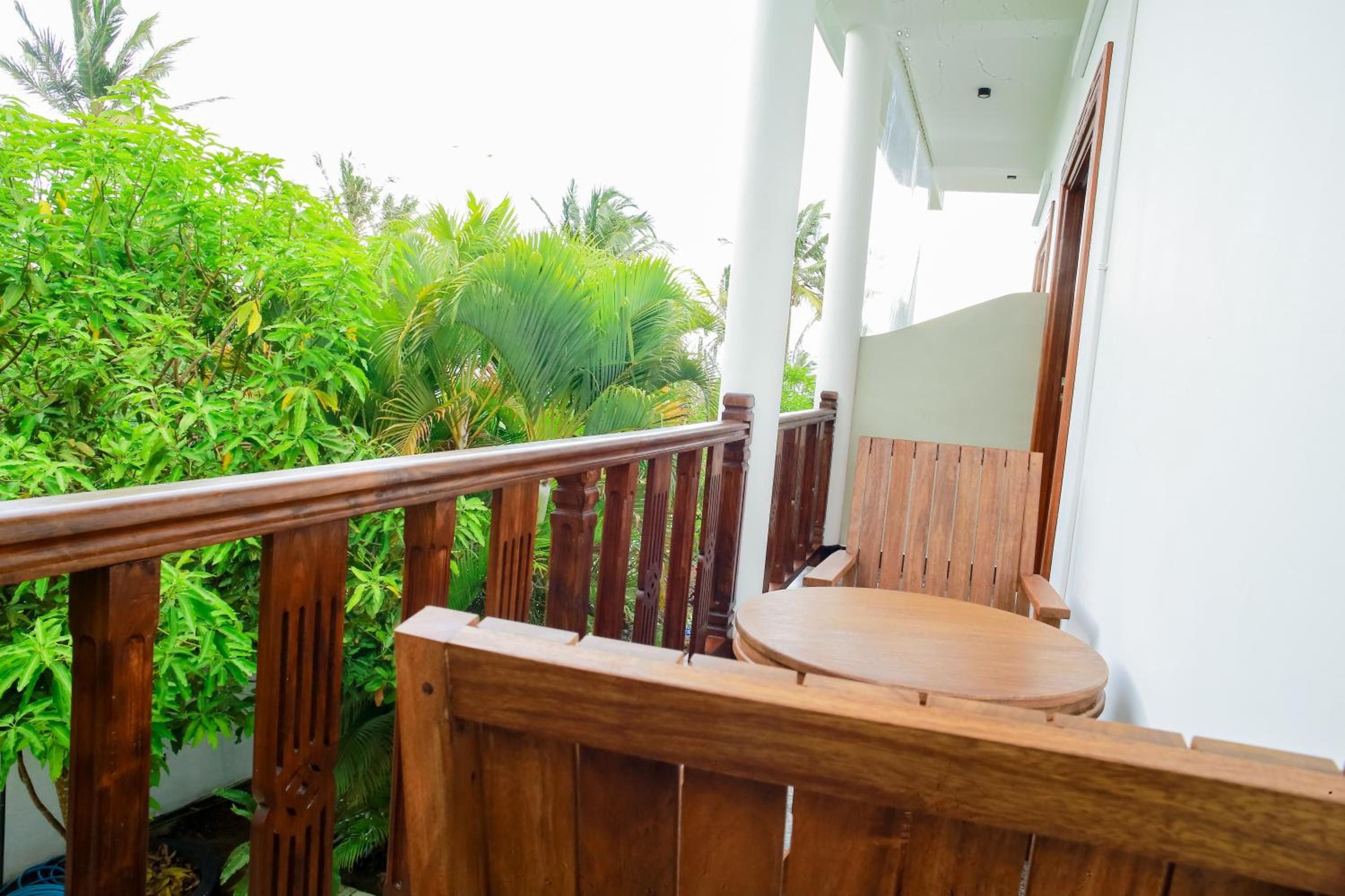 Deluxe Double Room with Balcony - Photo 7