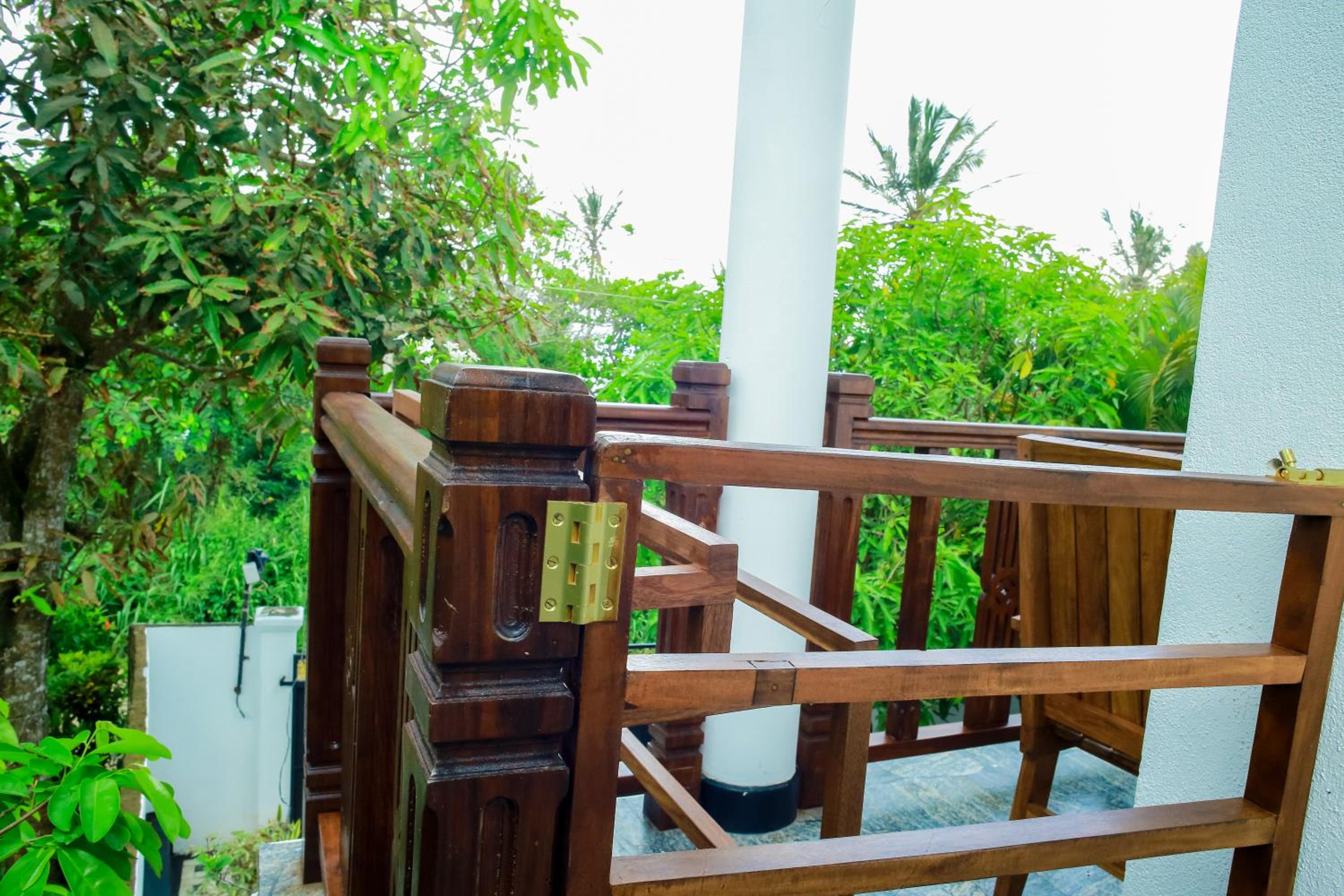 Deluxe Double Room with Balcony - Photo 6