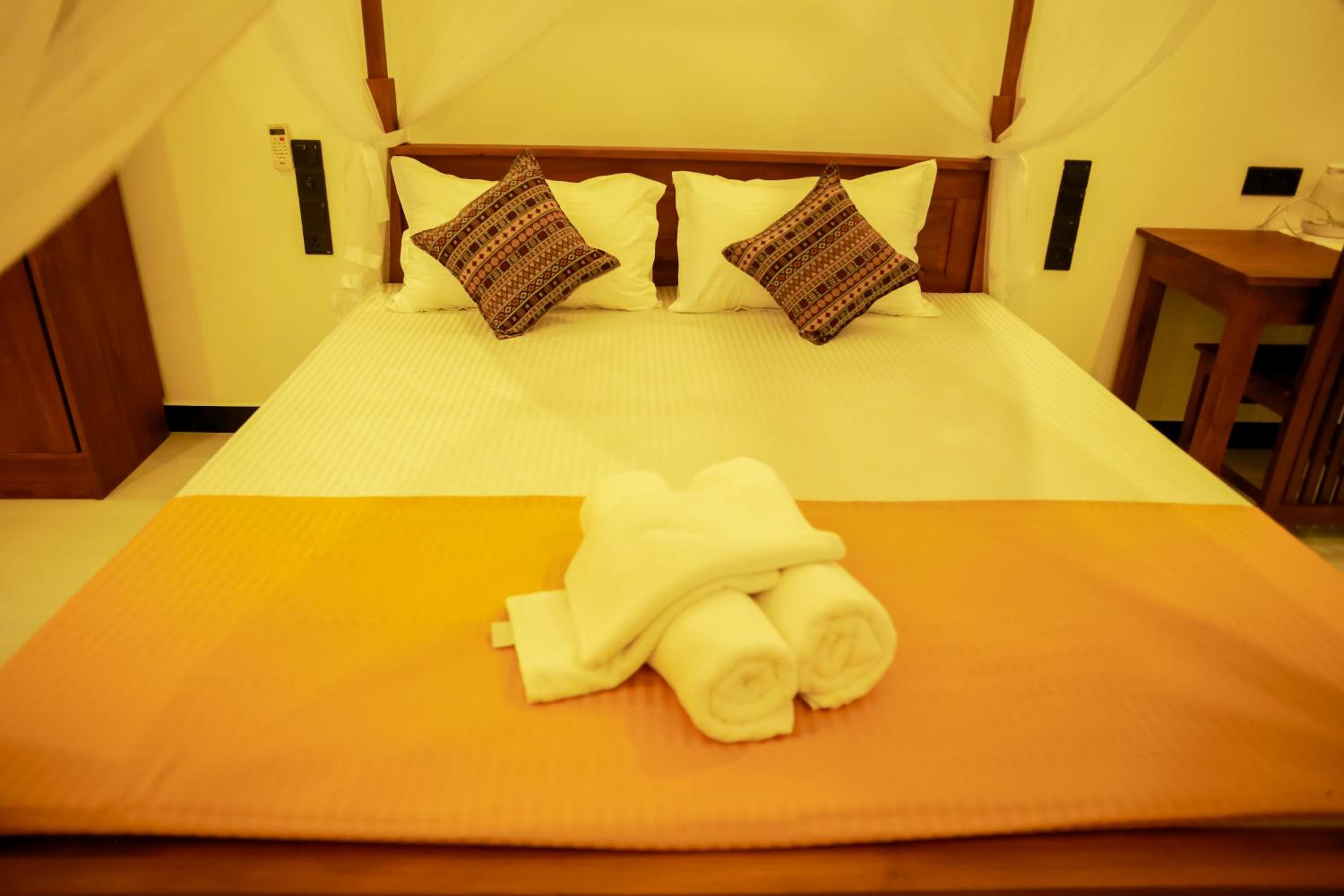 Deluxe Double Room with Balcony - Photo 2