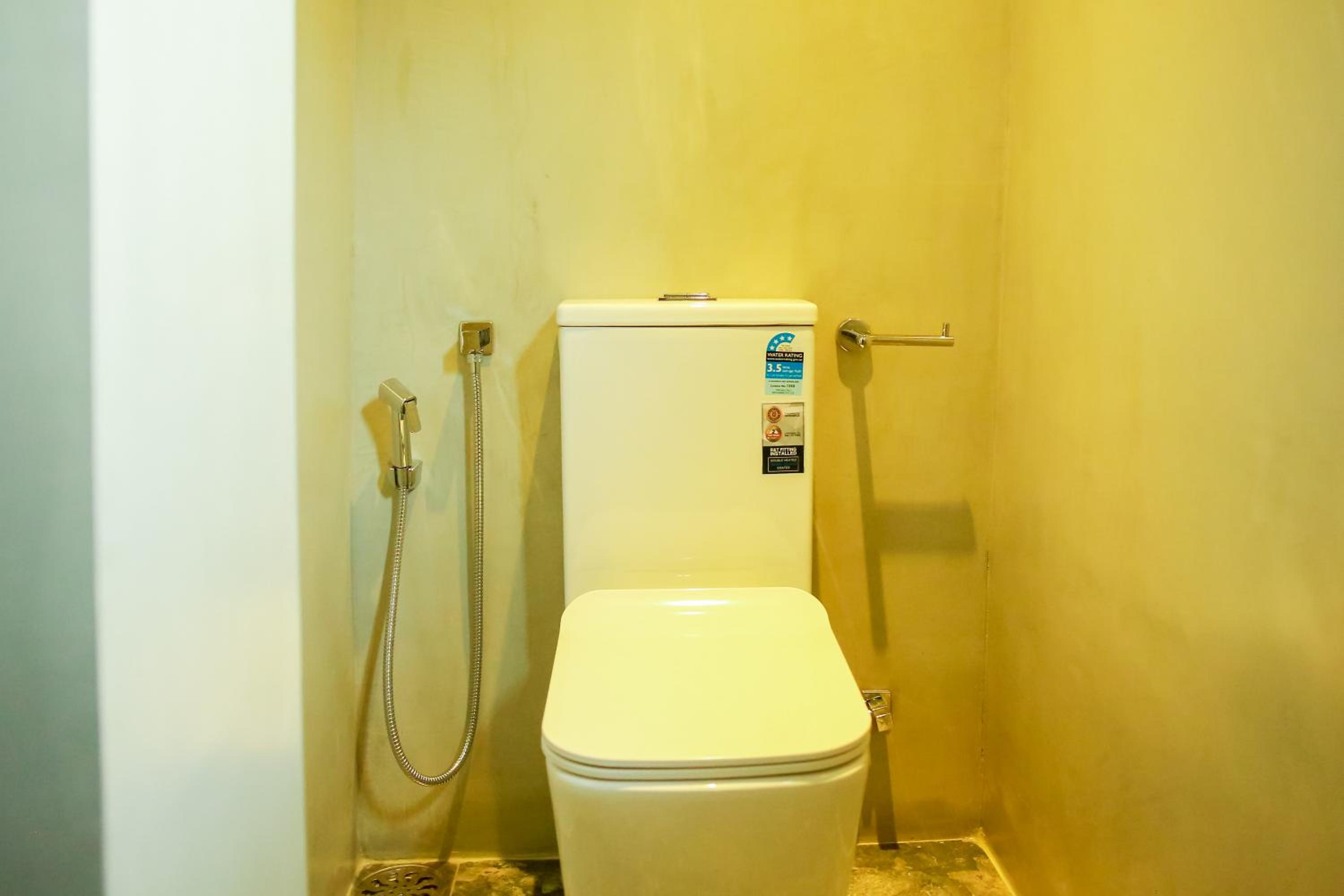 Deluxe Double Room with Balcony - Photo 12