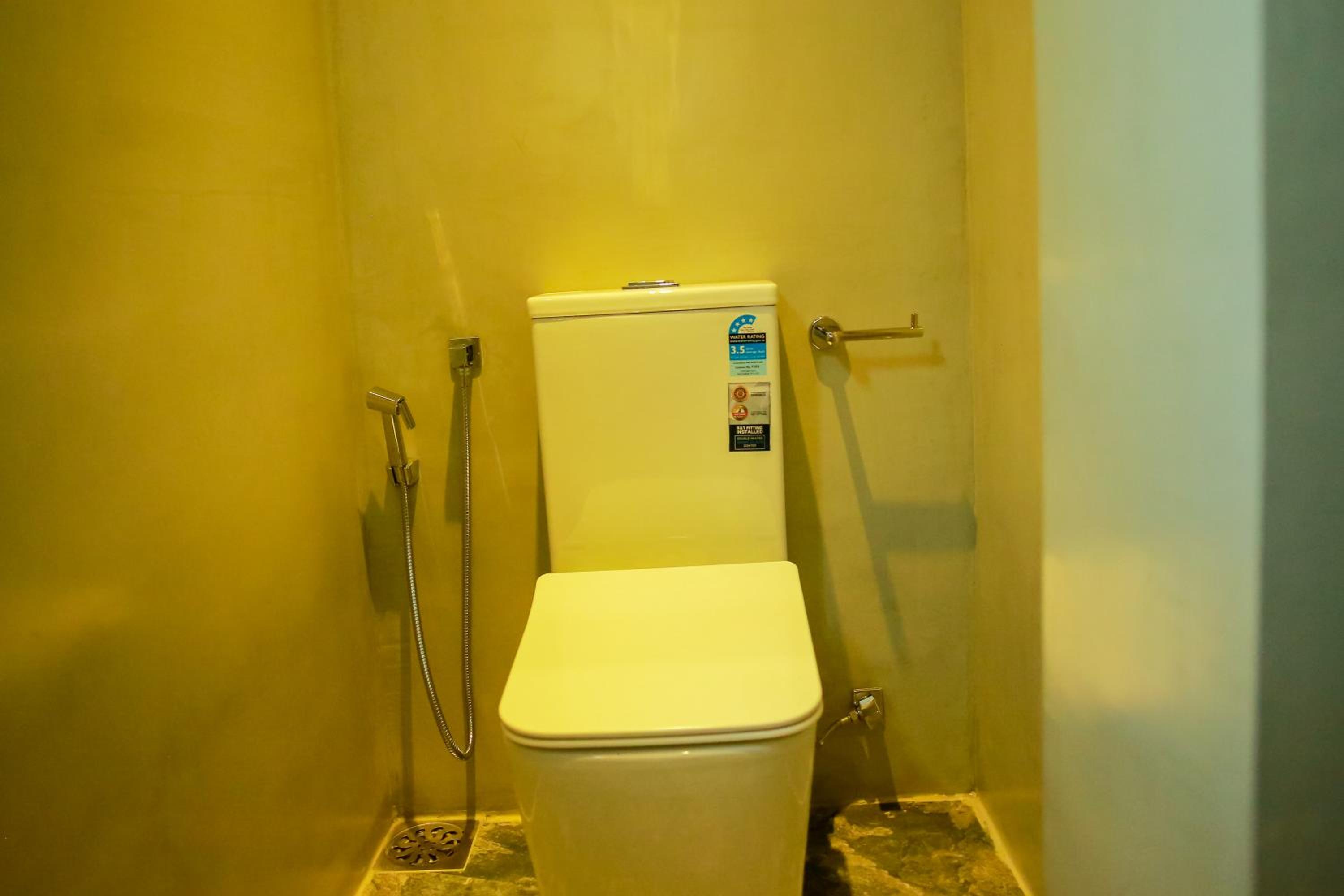 Deluxe Double Room with Balcony - Photo 13