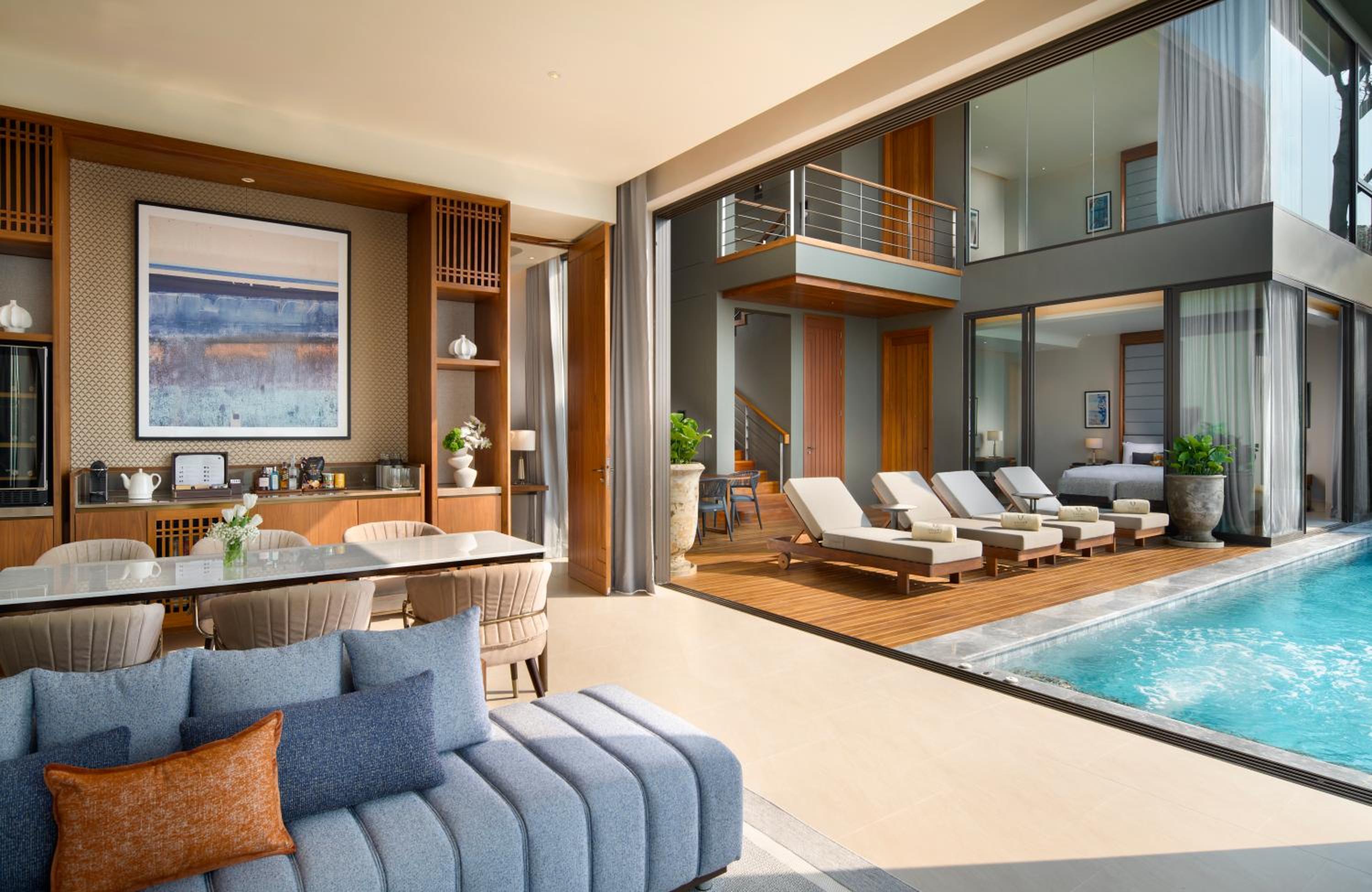 Three-Bedroom Executive Villa with Sea View - Photo 11