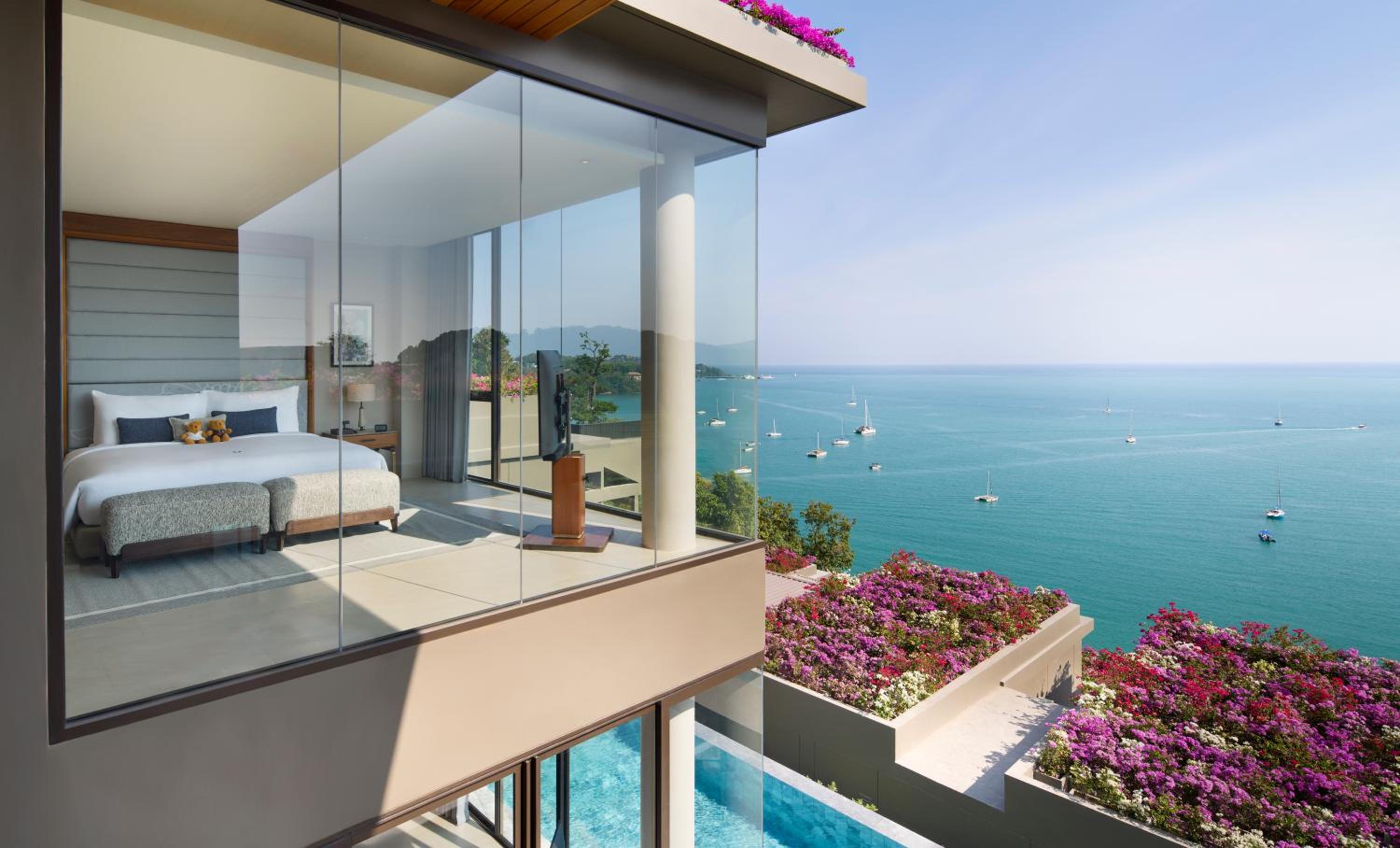 Three-Bedroom Executive Villa with Sea View - Photo 4