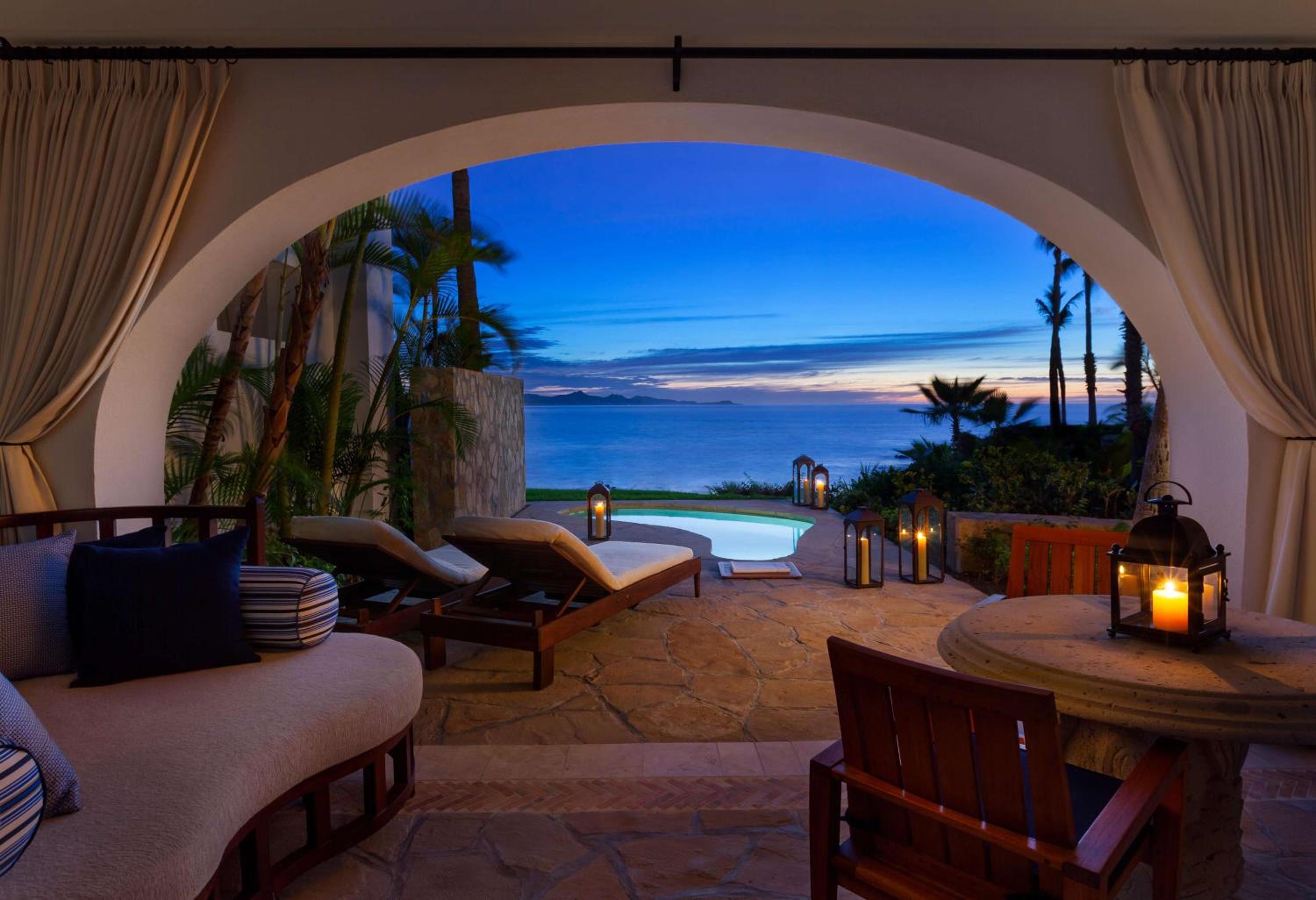 One Bedroom Grand Suite With Plunge Pool (non Smoking)