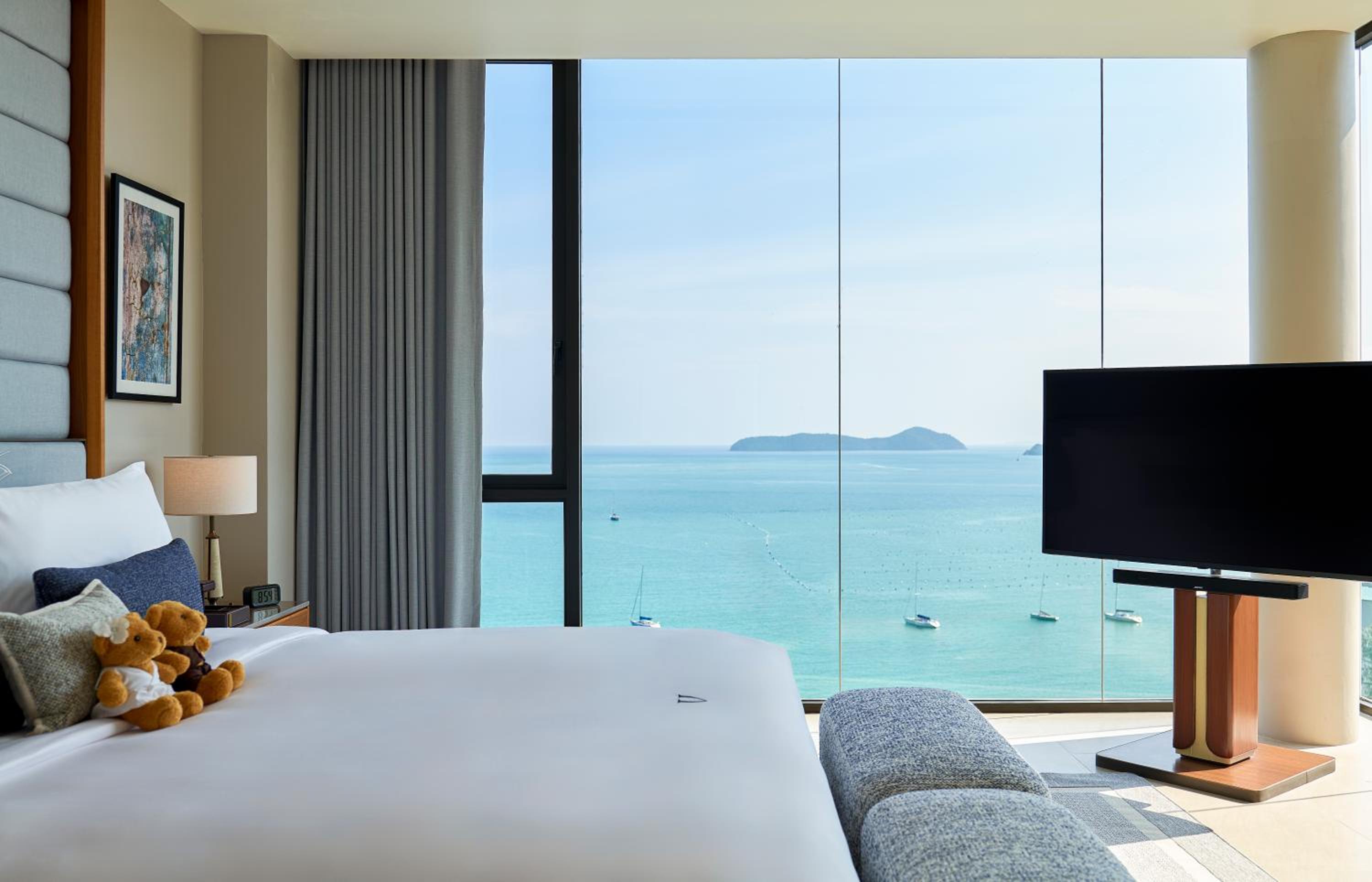 Three-Bedroom Executive Villa with Sea View - Photo 6