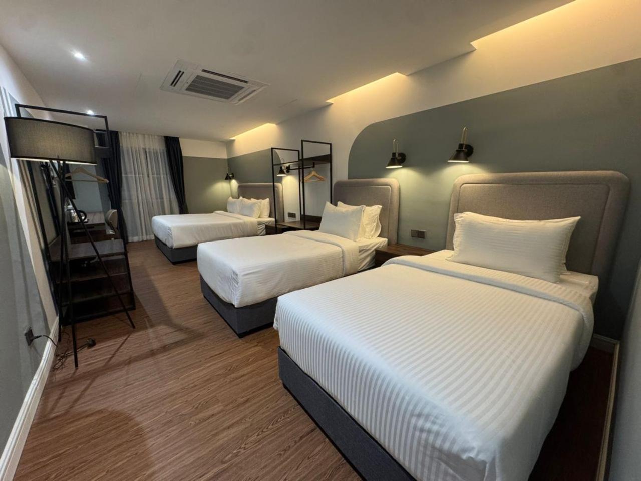 Deluxe Quadruple Room