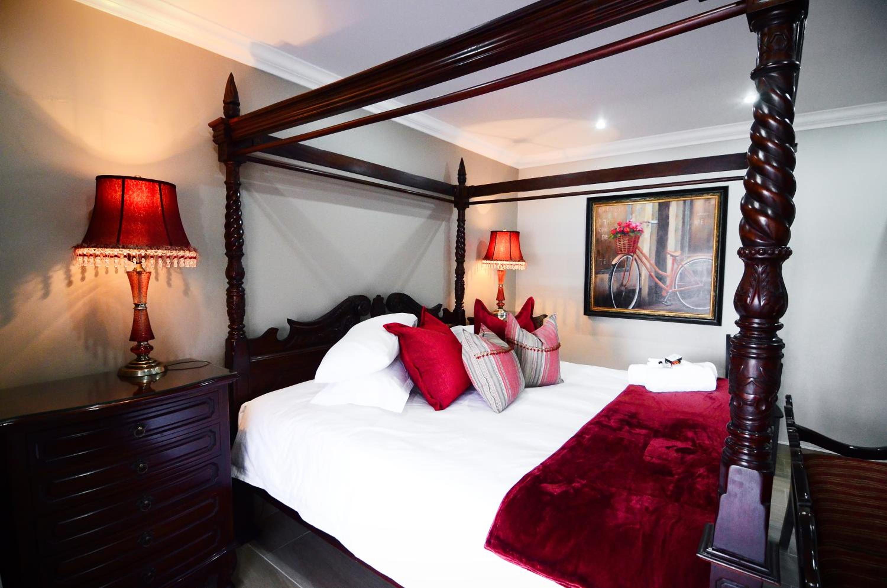 Suite - Photo 1