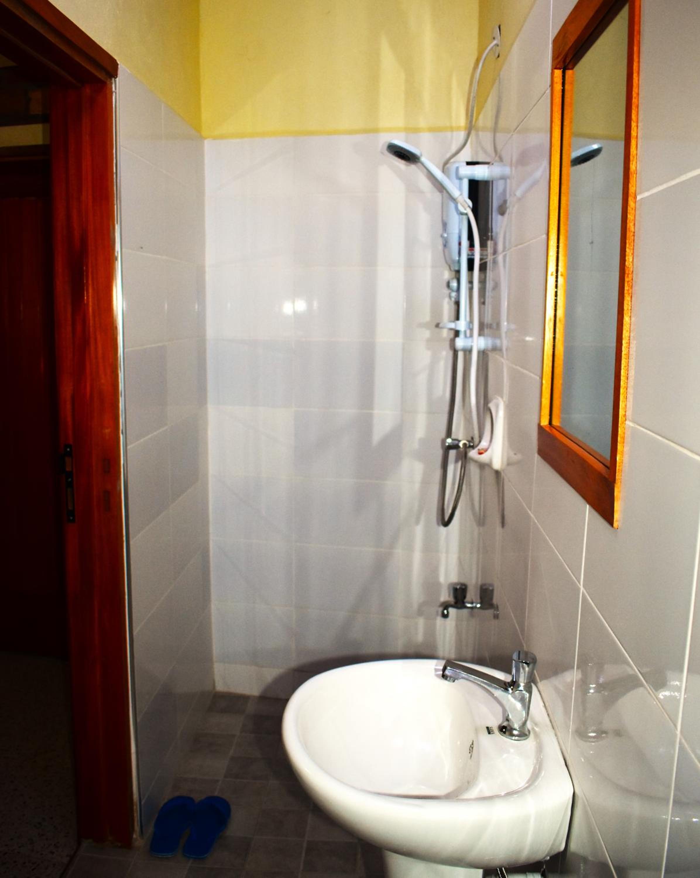 Twin Room with Shower