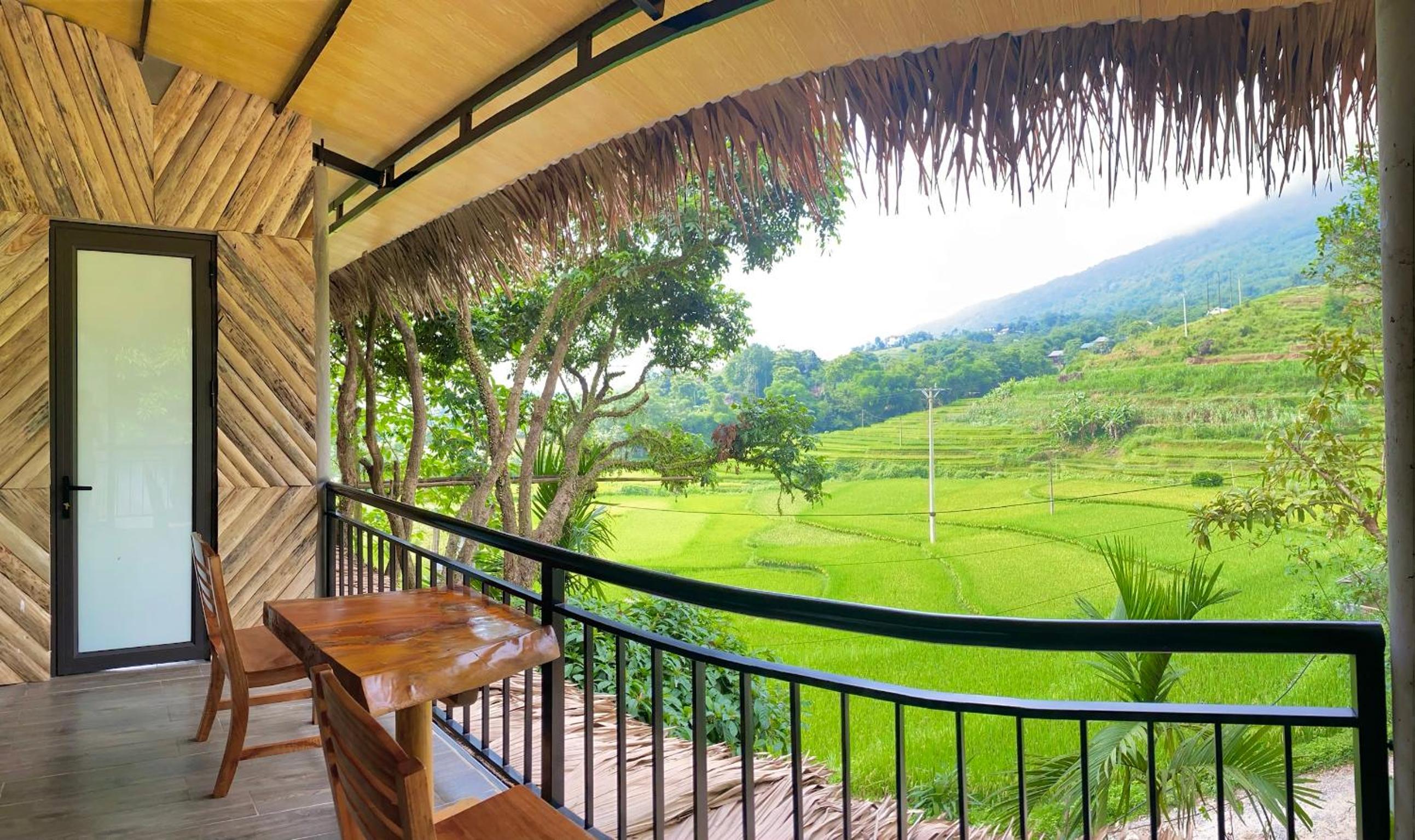 Family Room with Mountain View photo 1