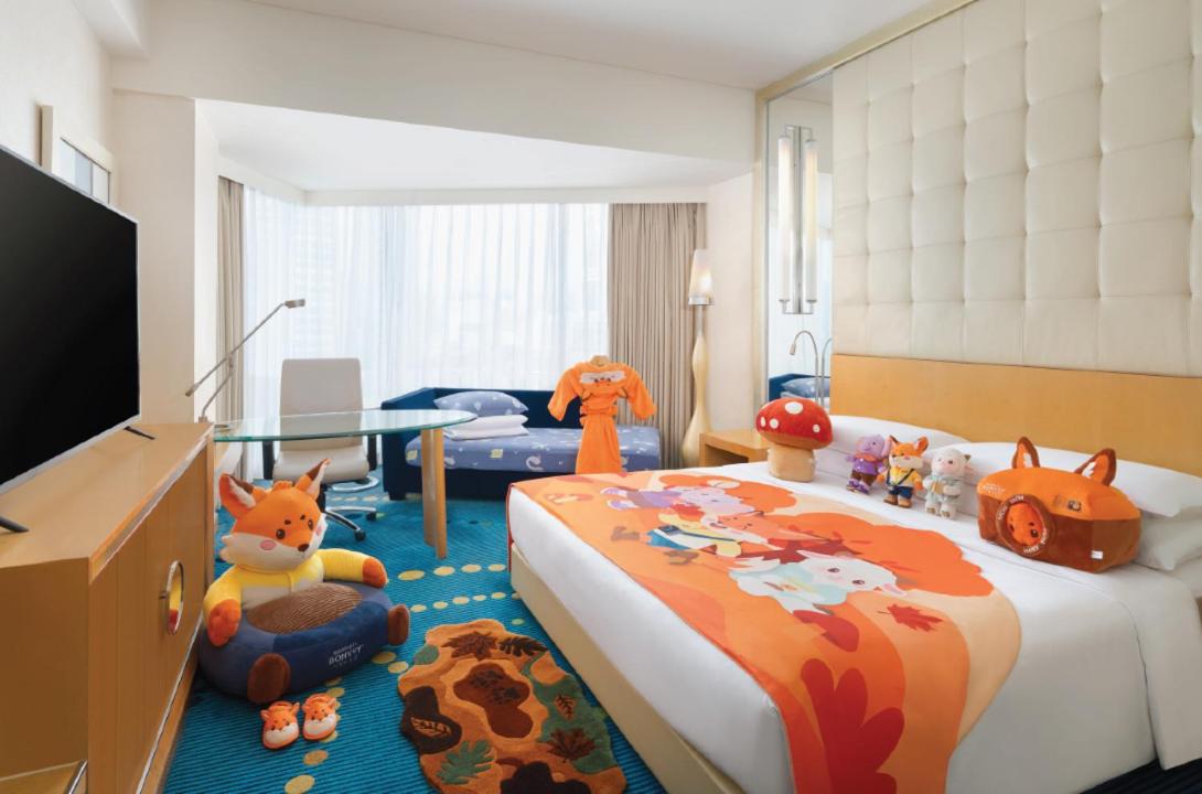 Marriott Squad Family King Room with Sofa Bed photo 1
