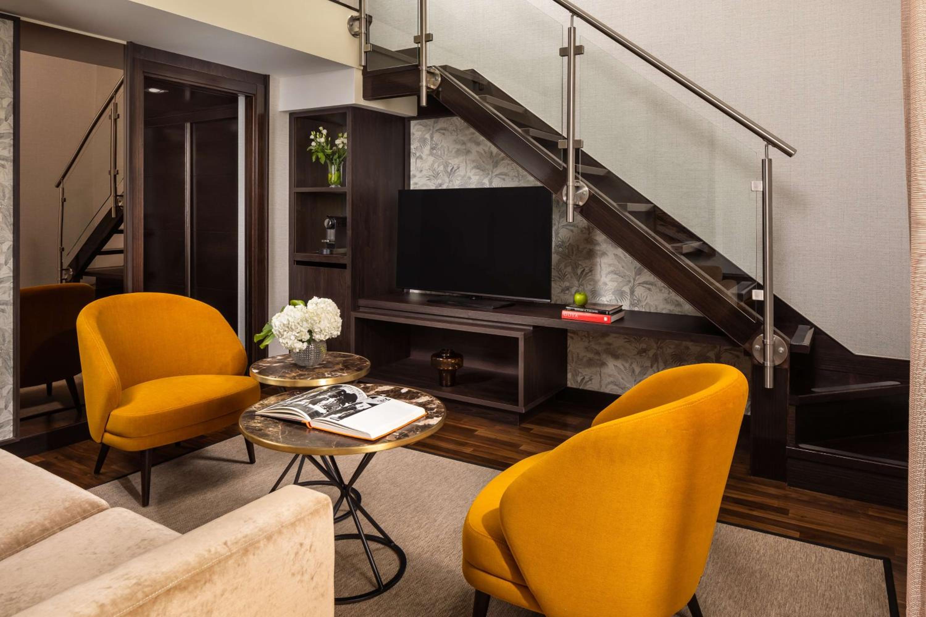 Junior Suite Duplex with Balcony with Extra bed (2 Adults + 1 Child) thumbnail 5