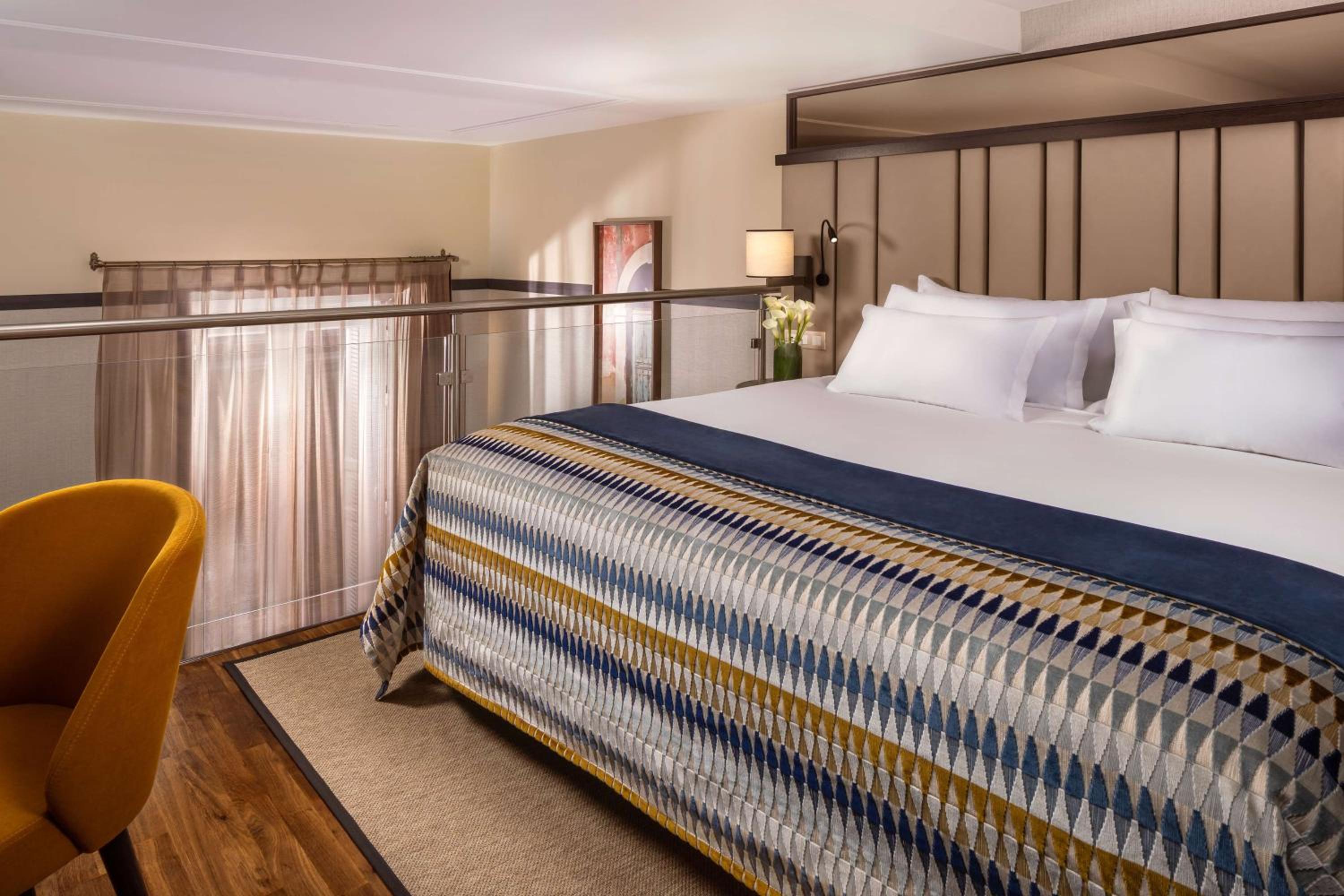 Junior Suite Duplex with Balcony with Extra bed (2 Adults + 1 Child) thumbnail 6