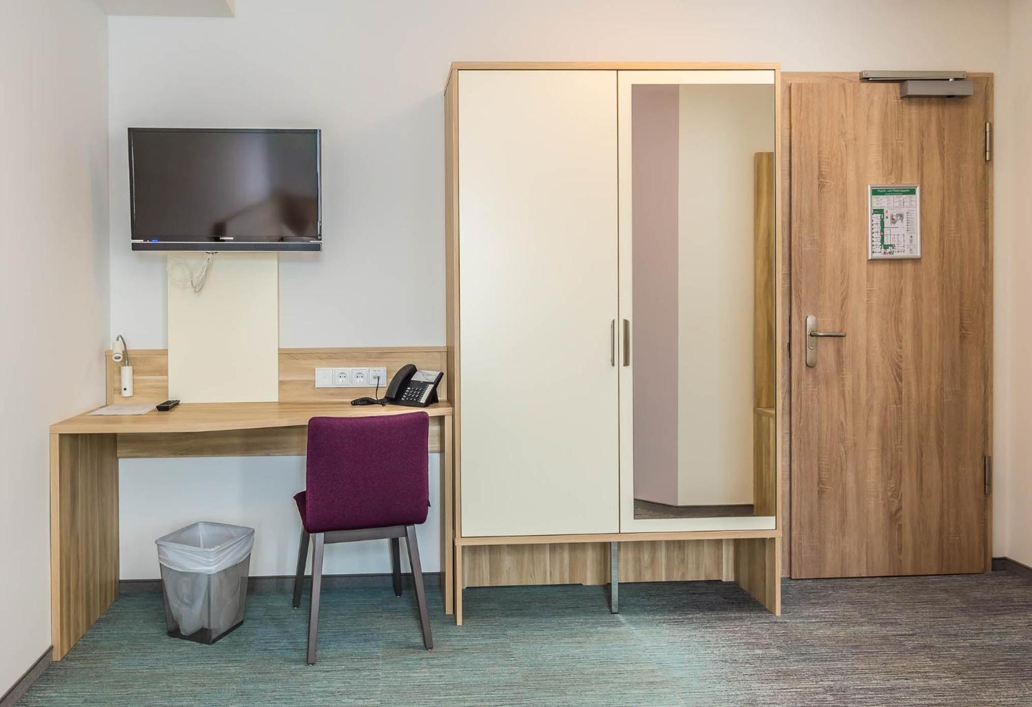 Single Room with Bathroom photo 1