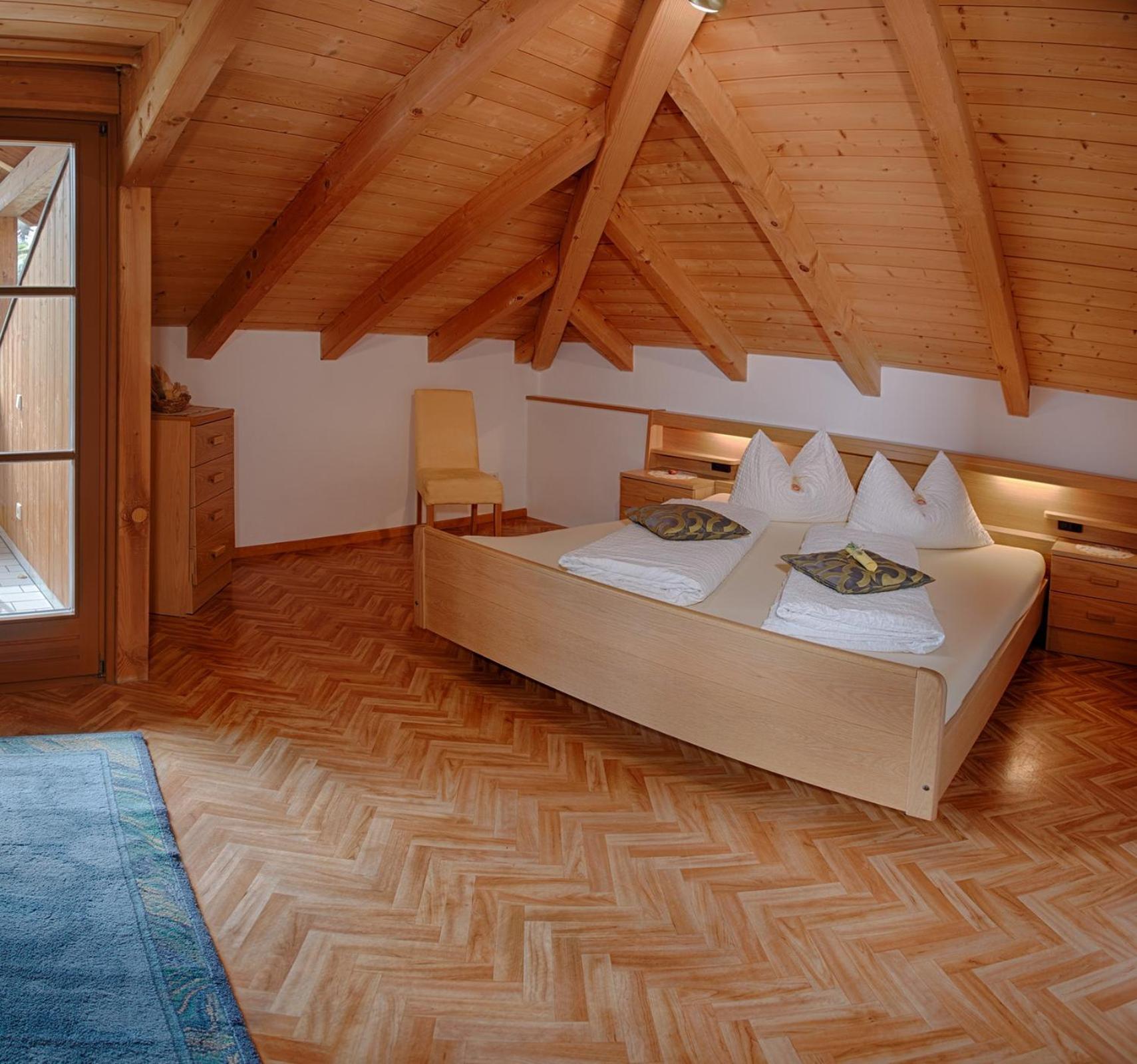 One-Bedroom Apartment with Balcony