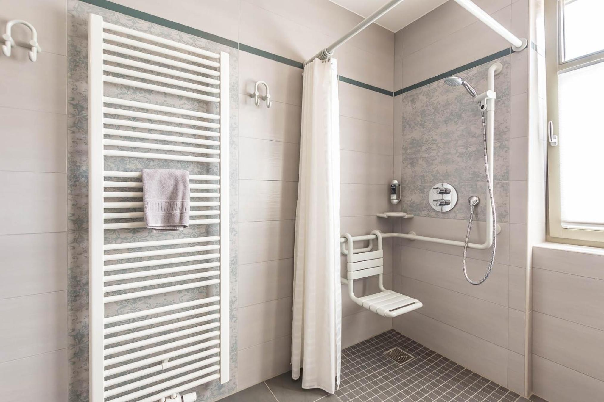 Double or Twin Room - Photo 10