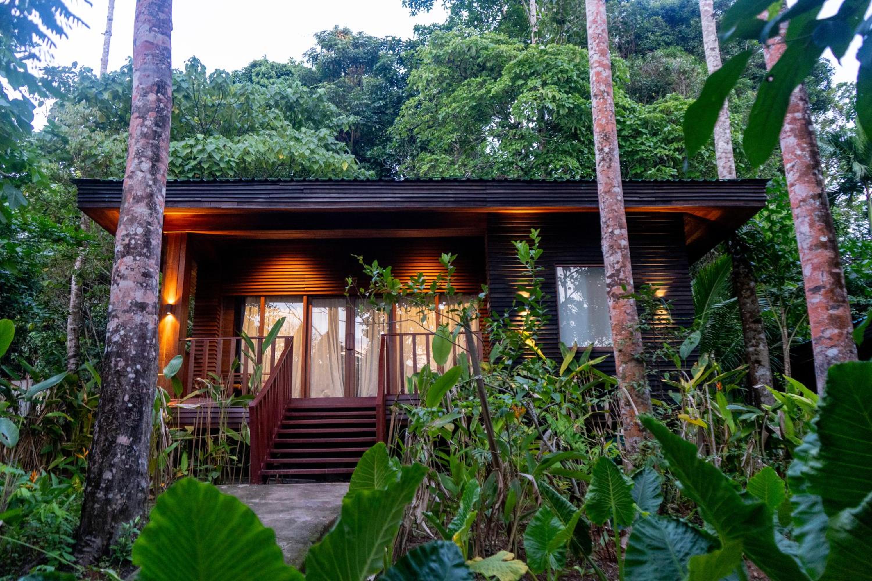 Villa - Photo 1