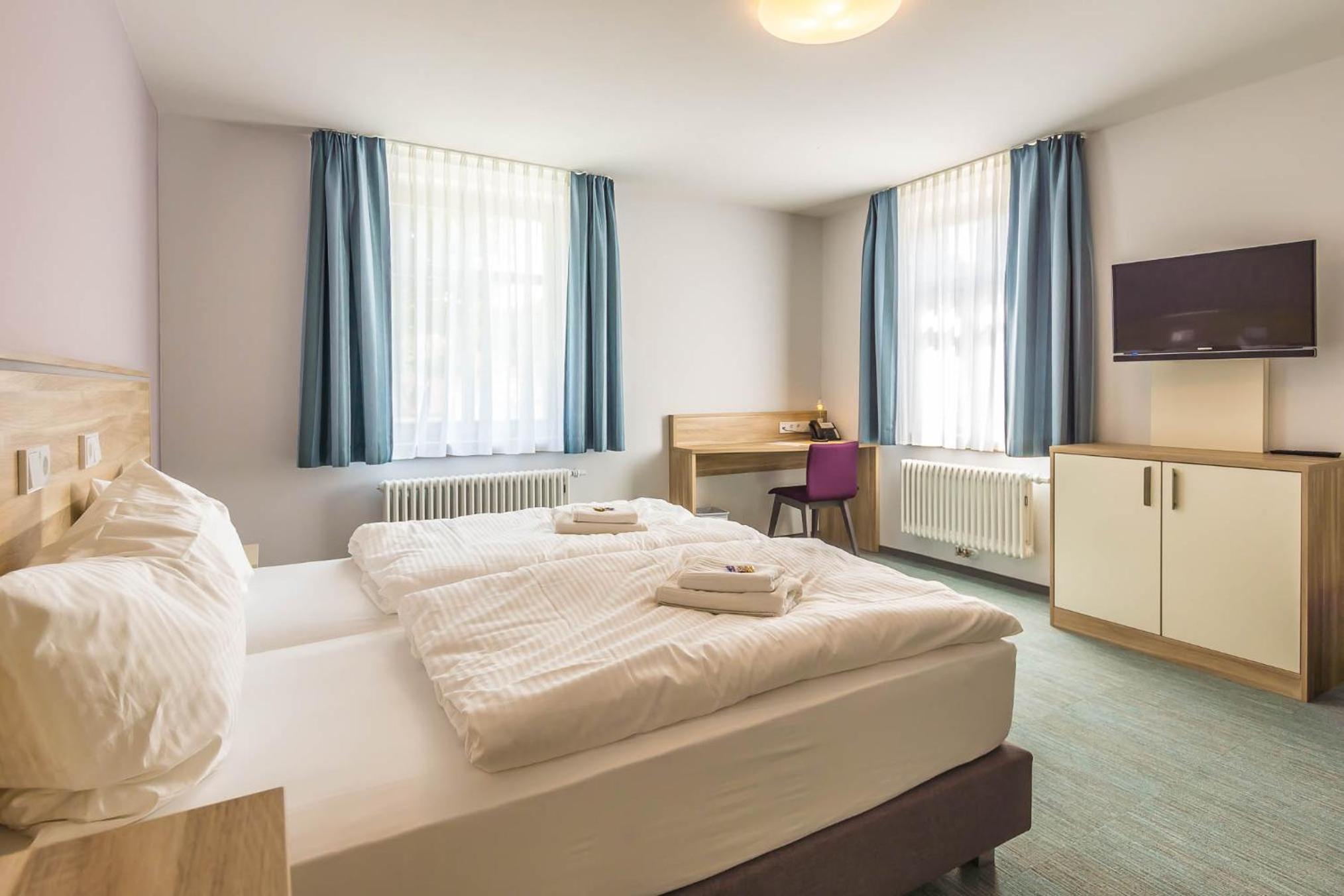 Double or Twin Room - Photo 9