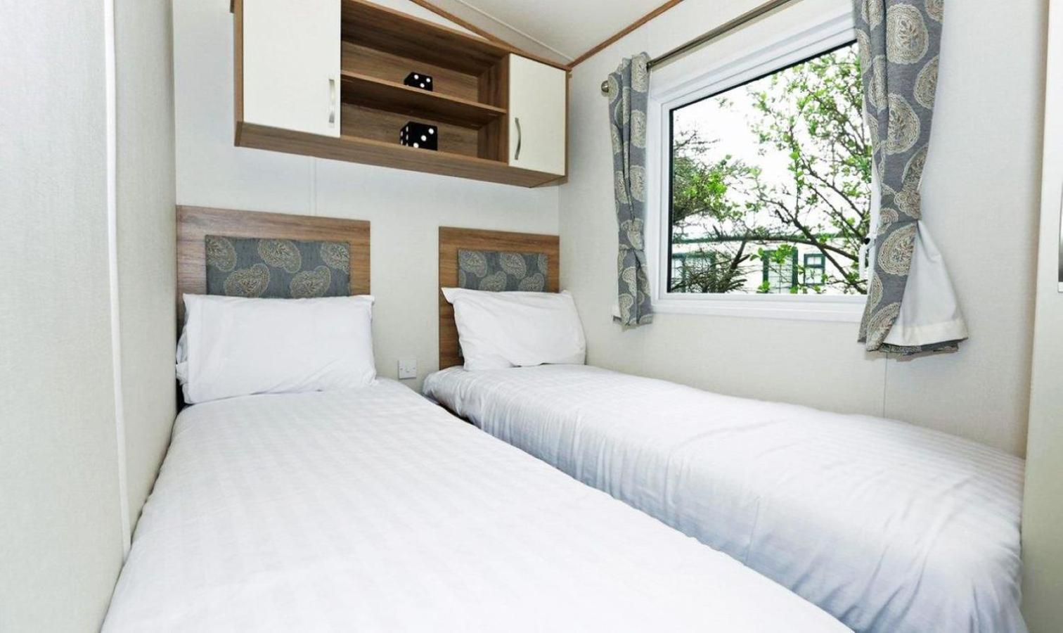 6 berth Luxury Caravan - No Pets photo 2